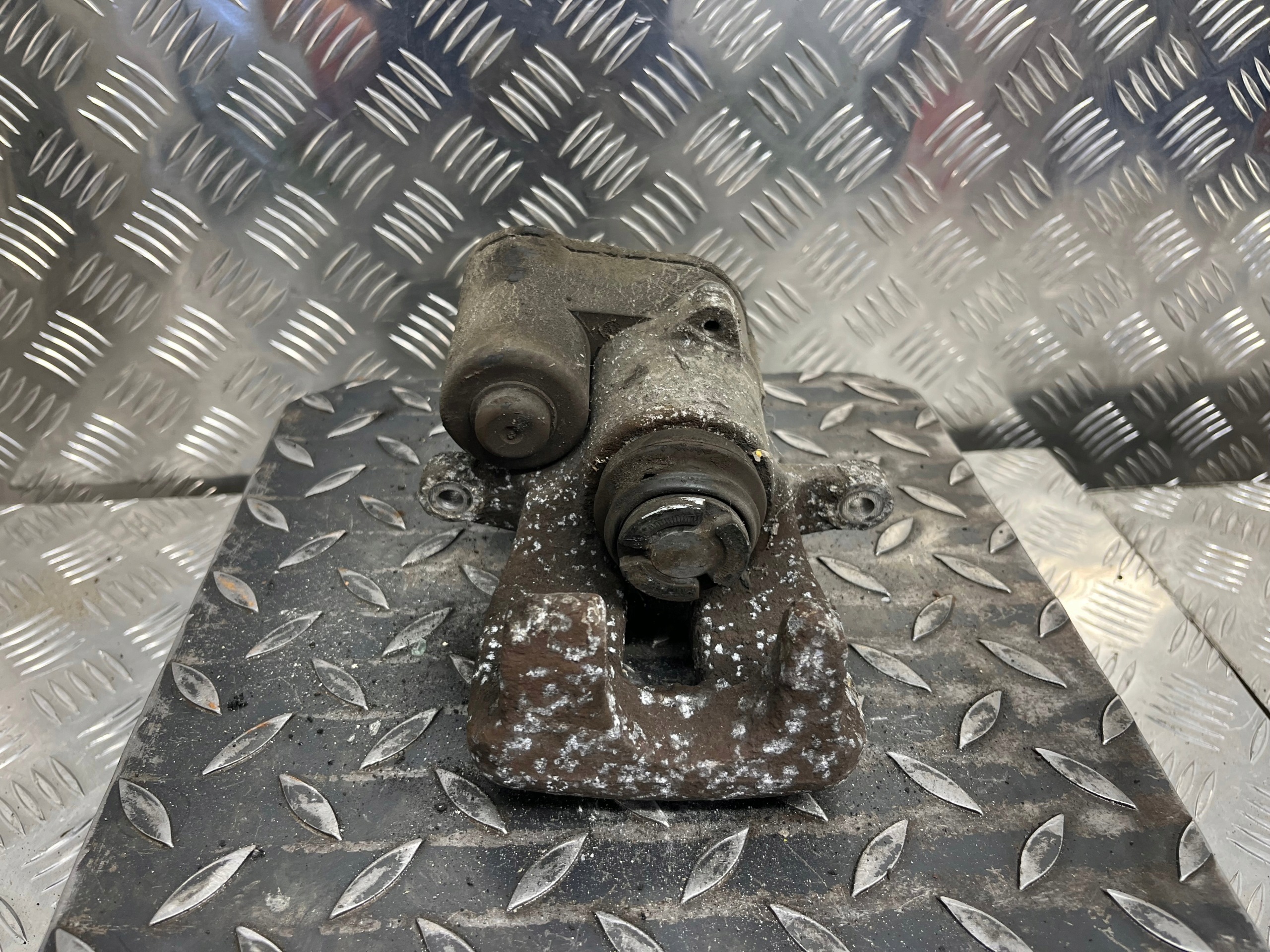 caliper brake left rear part rear VOLKSWAGEN PASSAT B6