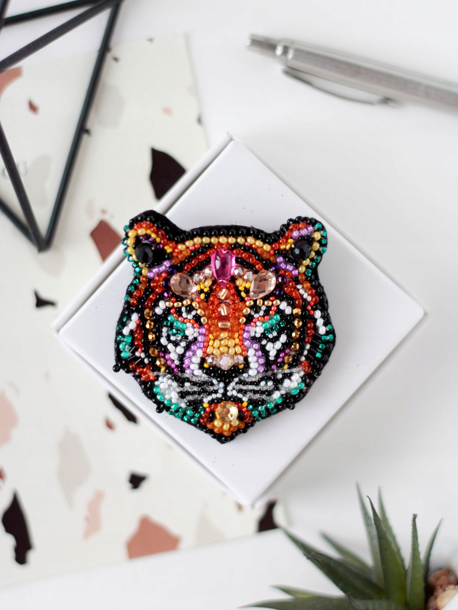 Vyšívací sada na šperky "Tiger" Diy brož