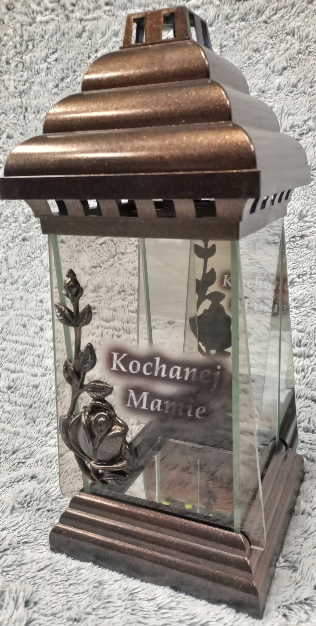 

Znicz Kapliczka napis Kochanej Mamie na pomnik