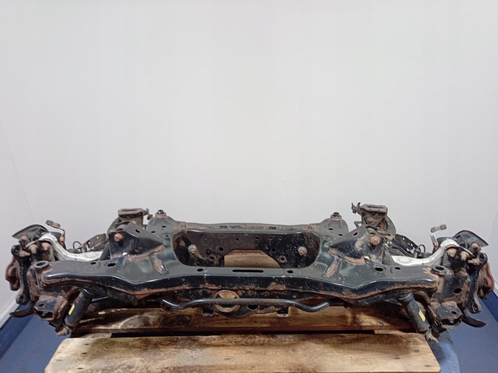 QASHQAI II J11 BELKA ZAWIESZENIA TYŁ