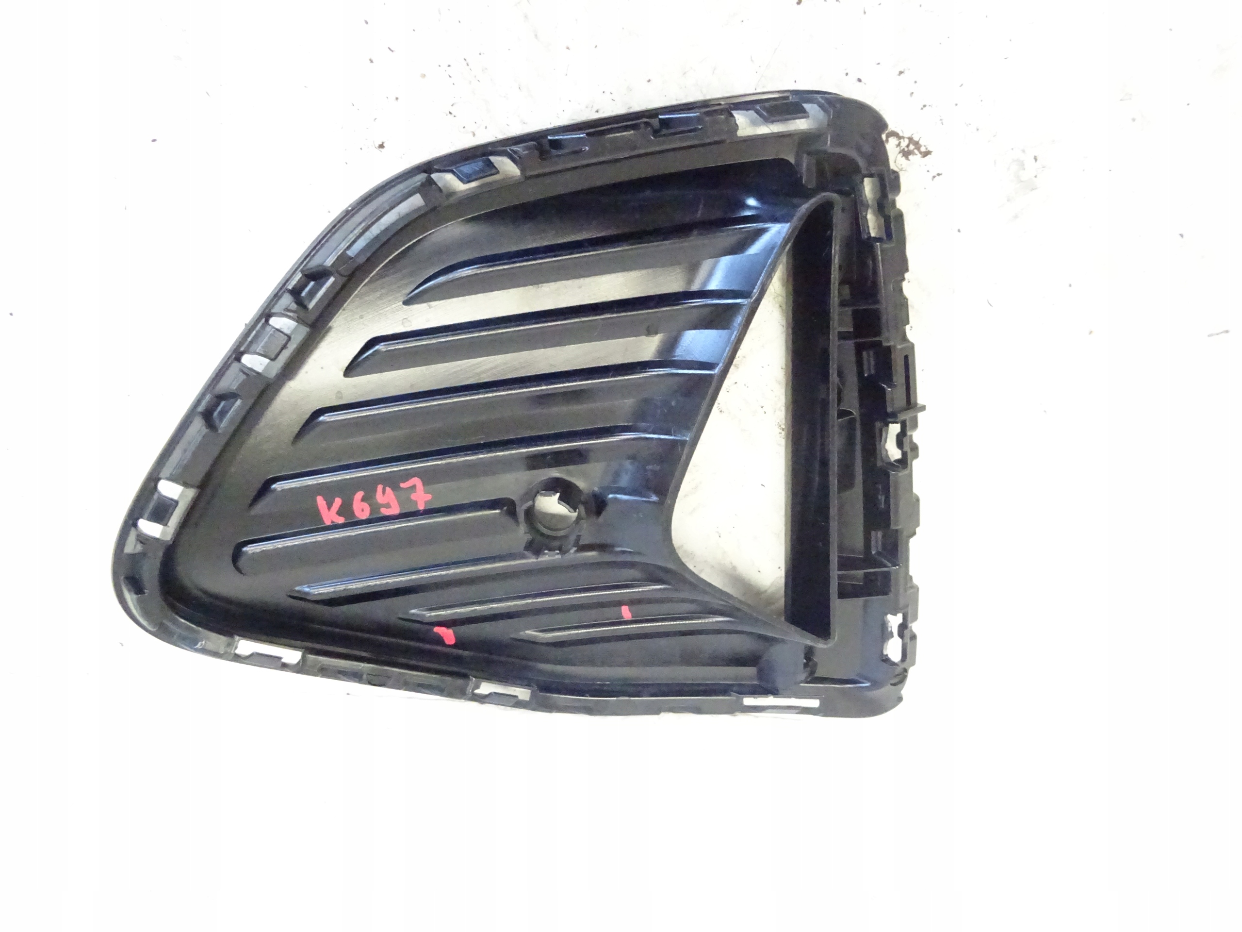 grid of a bumper front front right AUDI Q8 E-TRON LIFT S-LINE 4KE121736E