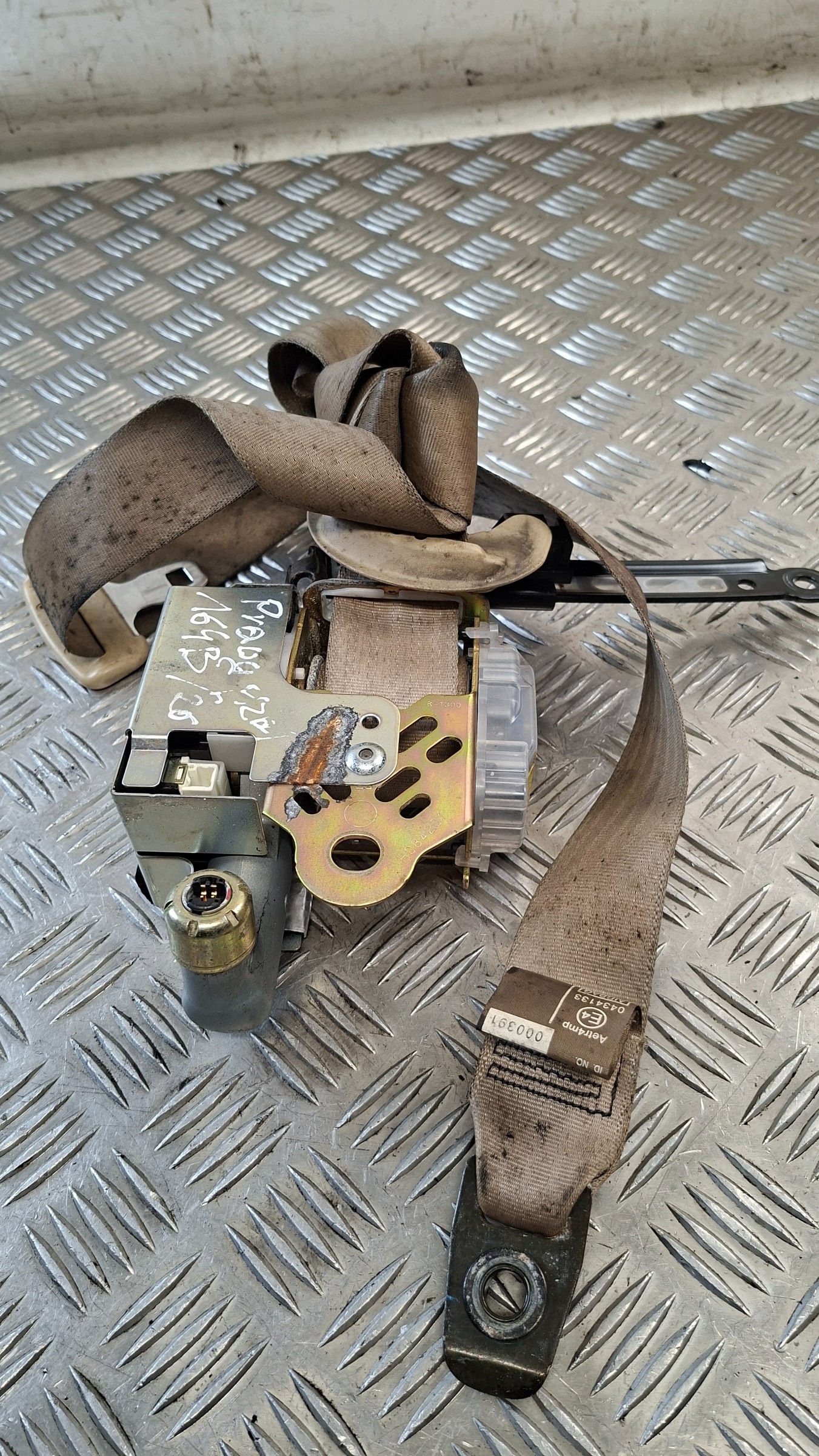 tension belt safety right front LEXUS GS300