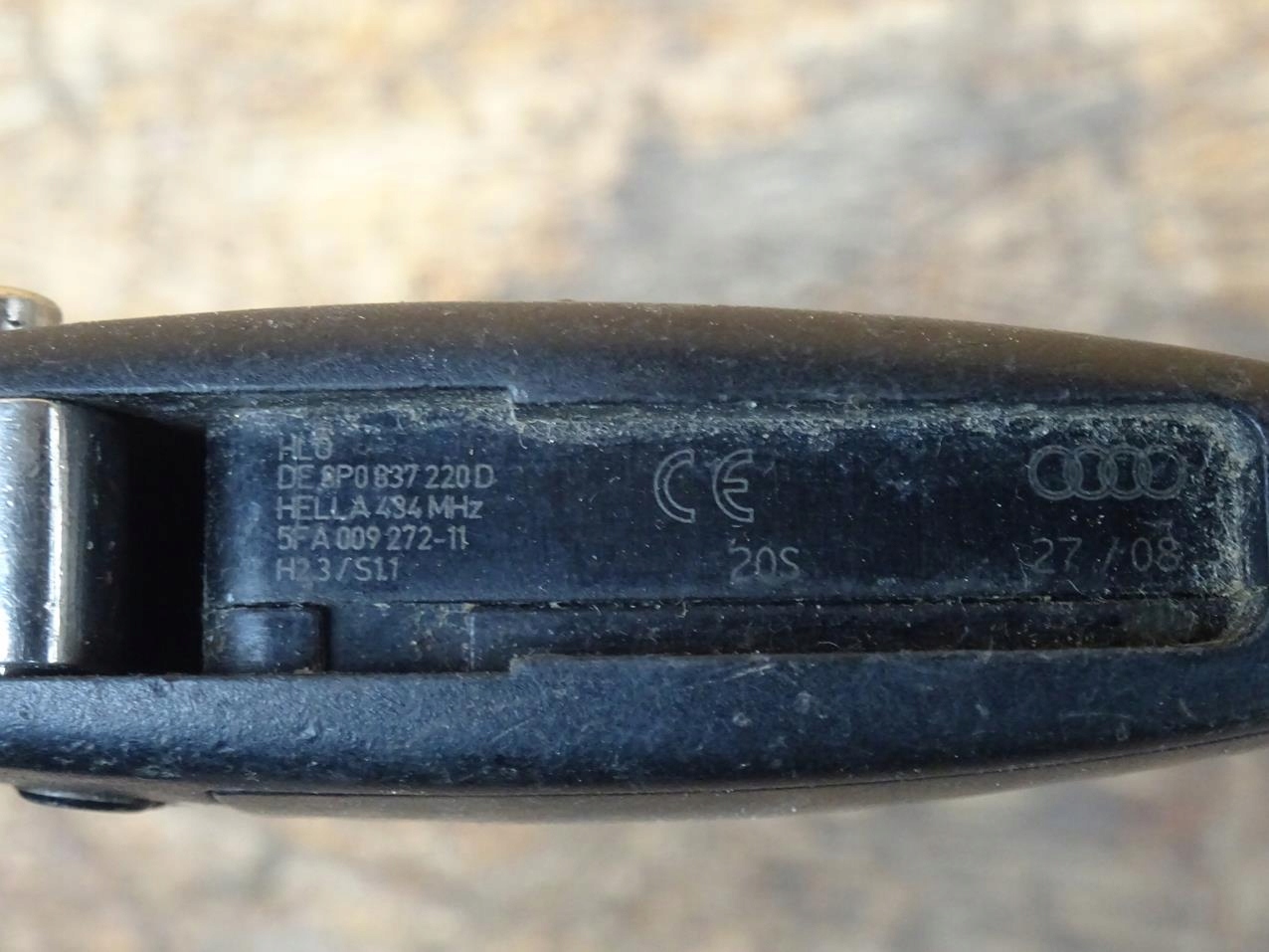 AUDI A3 8P Q3 8U KLUCZYK SCYZORYK PILOT ORYGINAŁ OEM 8P0837220D Producent części Volkswagen OE