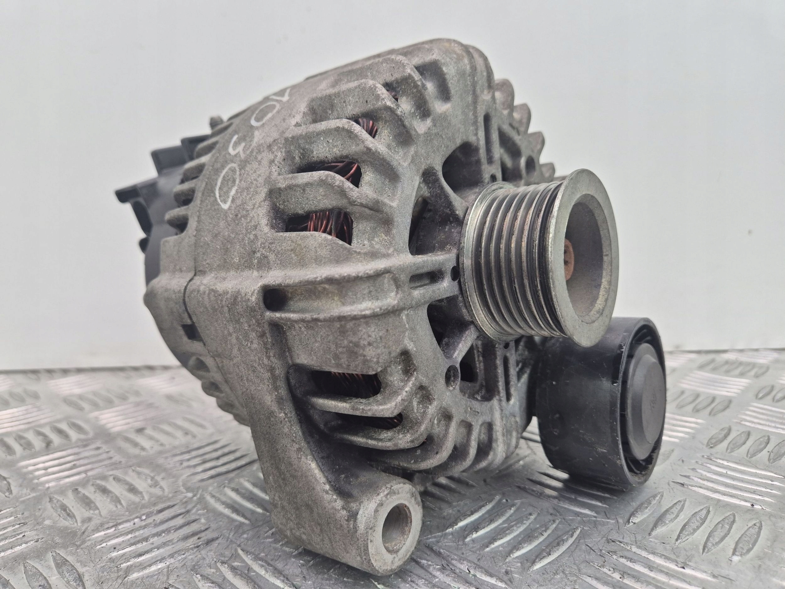 BMW X5 E70 xDrive 48i N62 Alternator 7561003