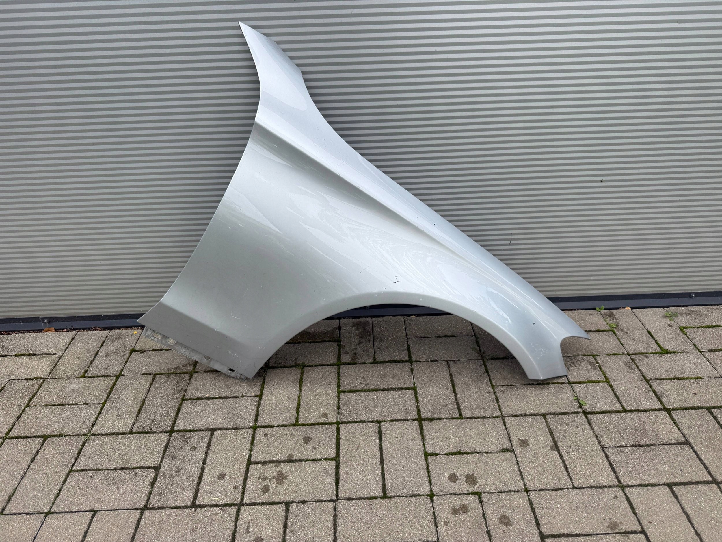 Mercedes-Benz C AMG W205 14- błotnik prawy przód przedni