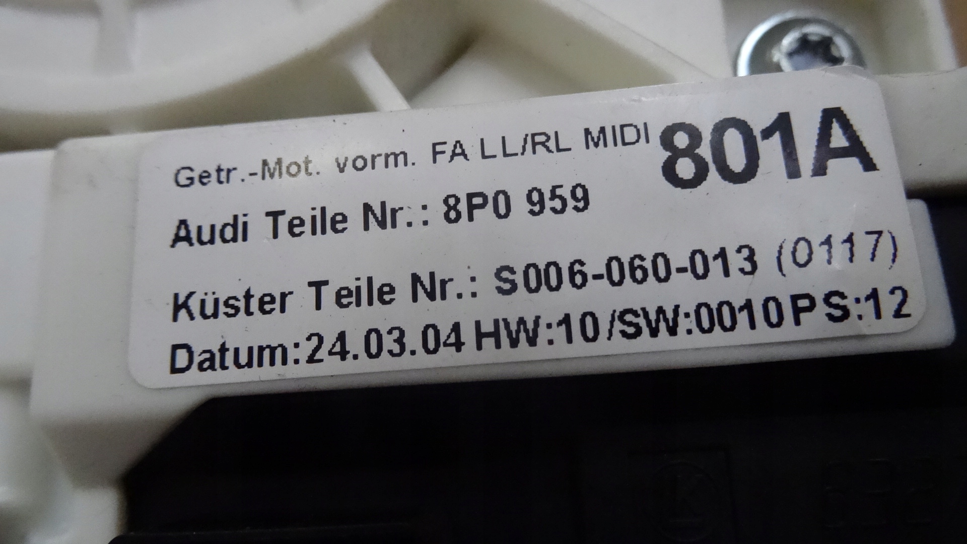 AUDI A3 8P PODNOŚNIK SZYBY LEWY PRZÓD 3D 8P0959801A Wersja Europejska