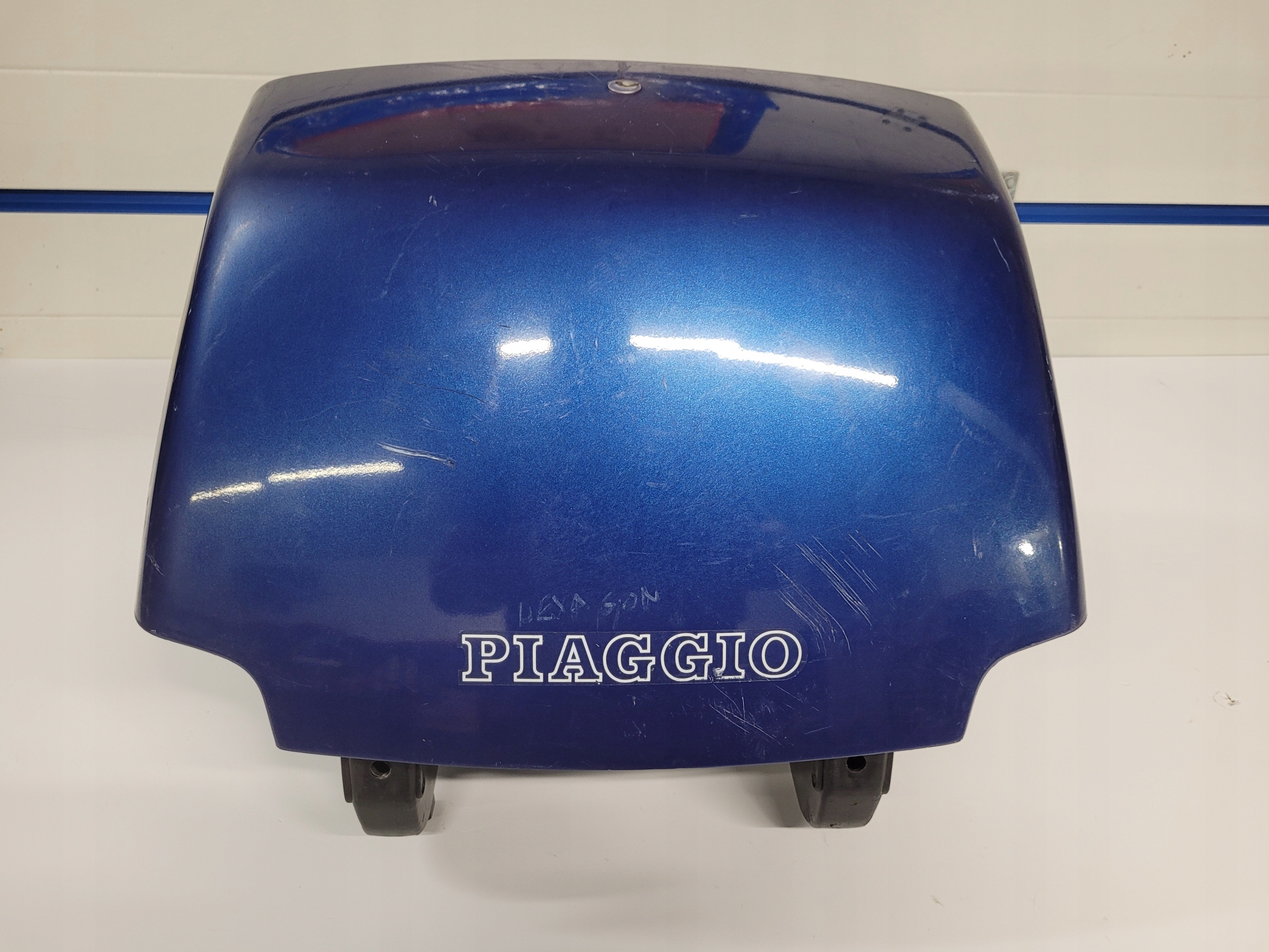 Piaggio hexagon 125 коробка для хранения