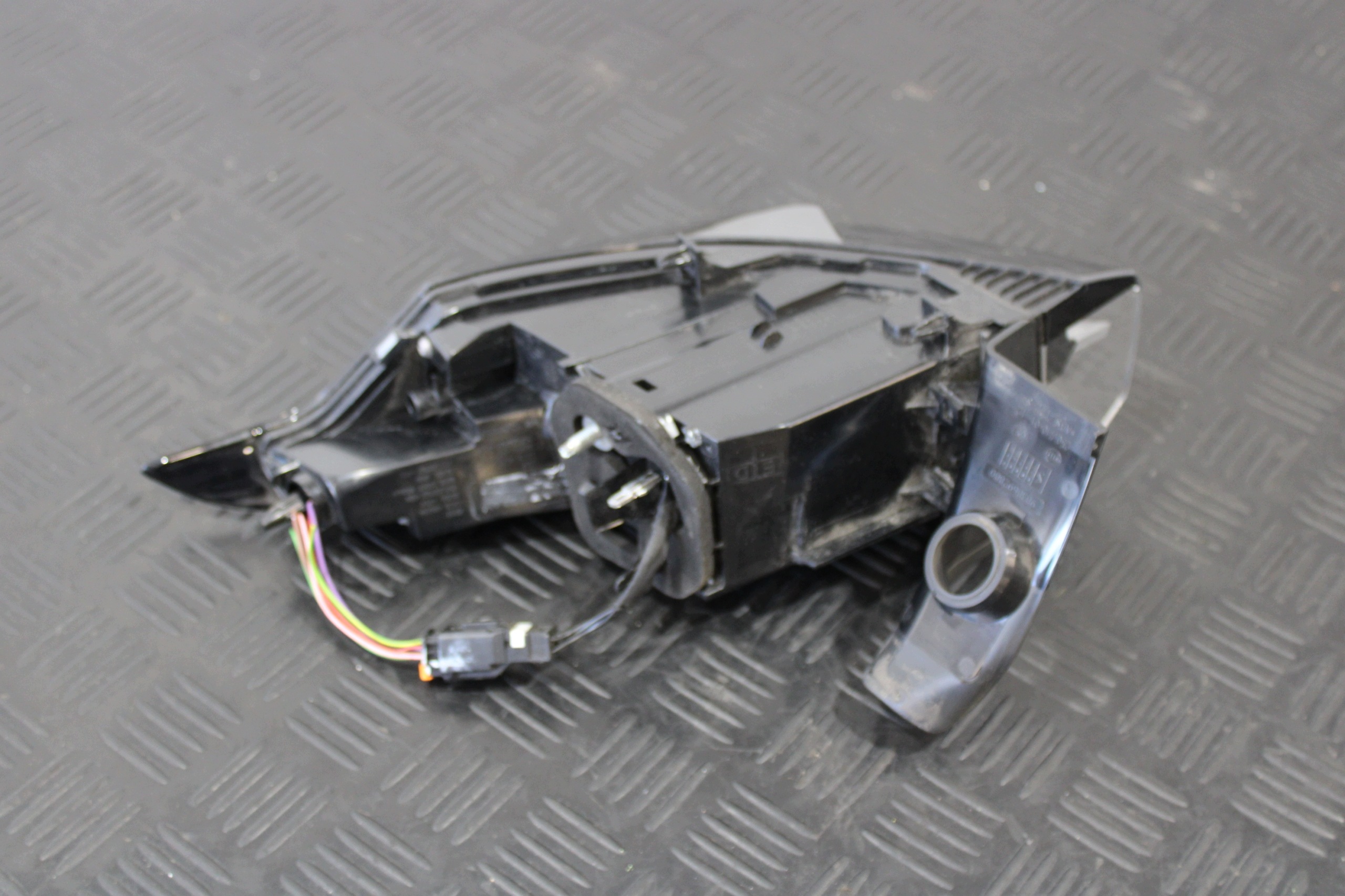 light left rear part PEUGEOT 308 T10 III 3