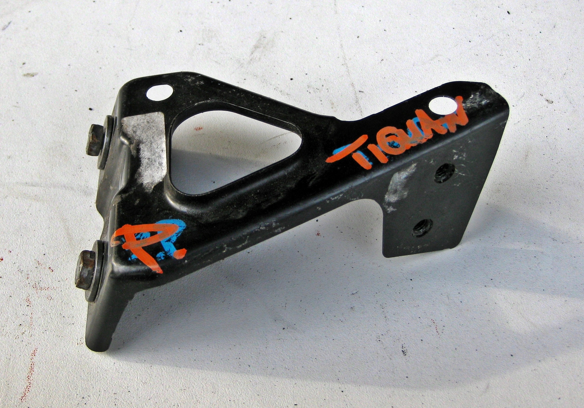 VW TIGUAN console étrier traverse aile avant droite 5N0821136