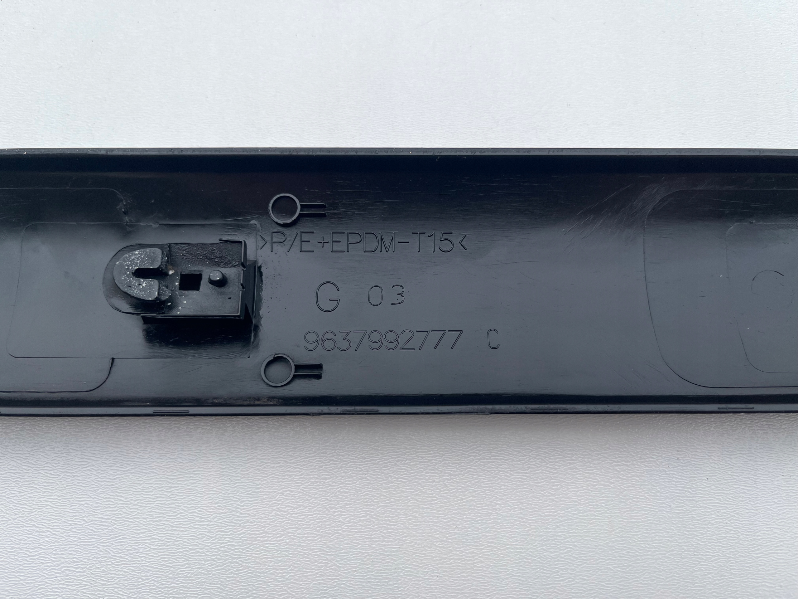 lišta dveře levá záď Citroen C3 a 02-09r.