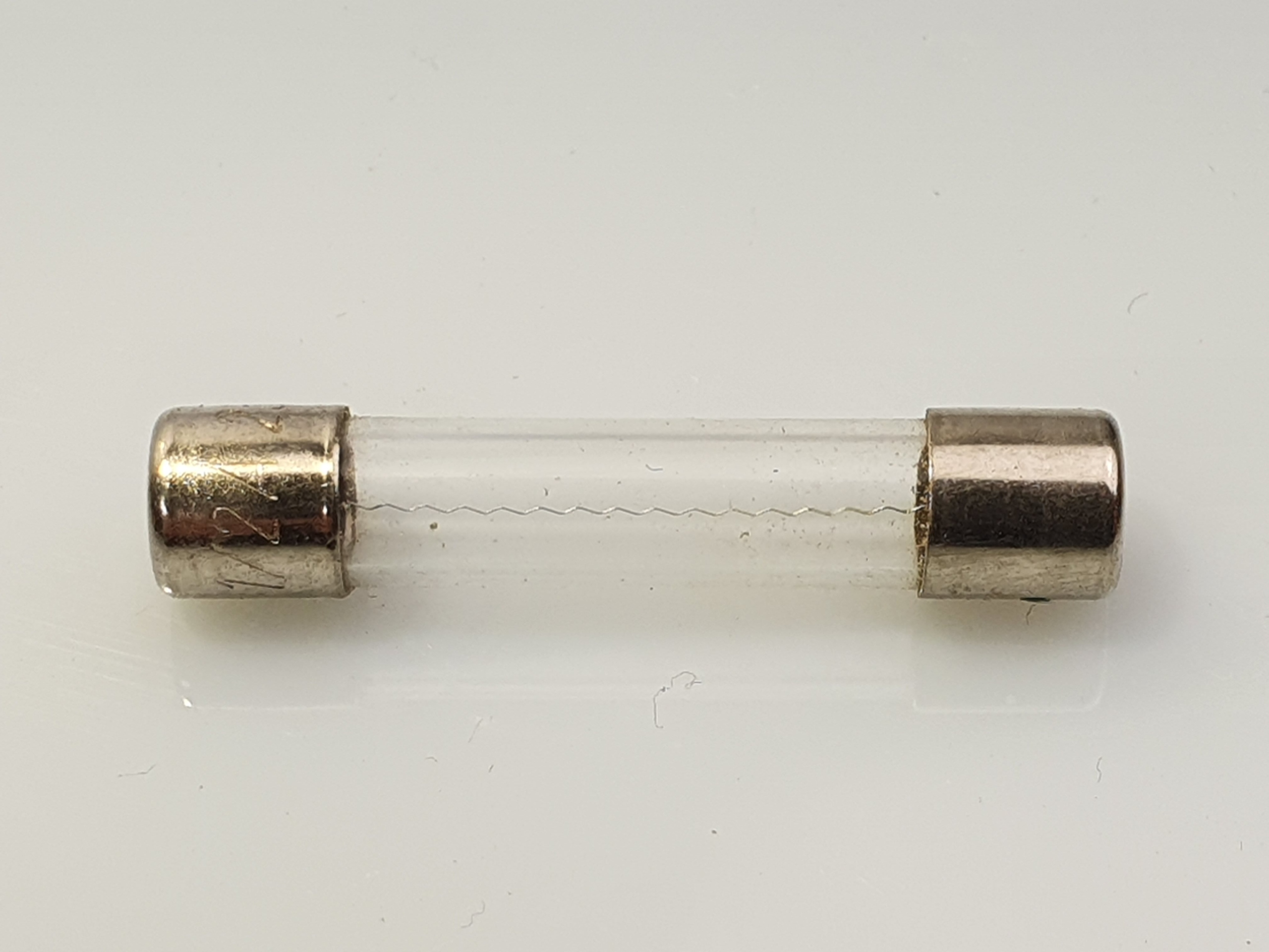 

Bezpiecznik Szybki 2A 250V 6.3x32 6x30 Wkładka