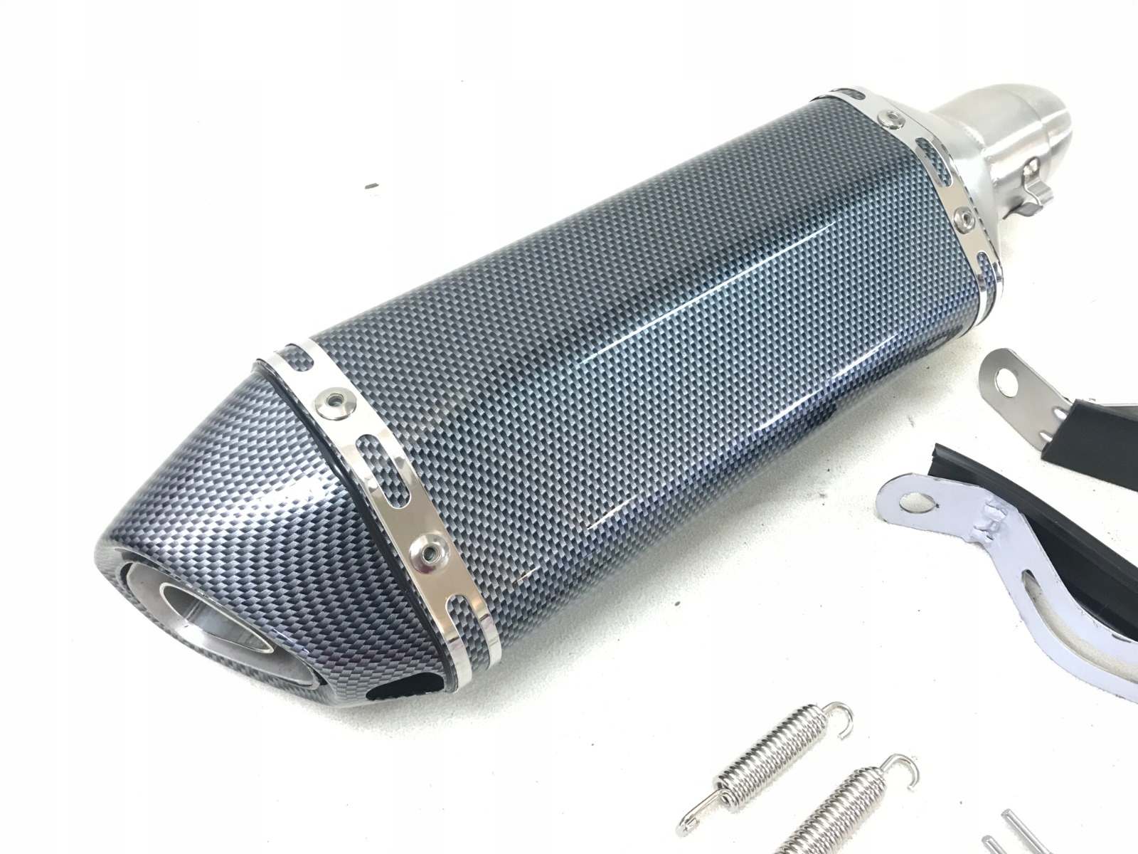 SPORTOWY WYDECH 370mm NAKLEJKA AKRAPOVIC CARBON Numer katalogowy części HQP11161