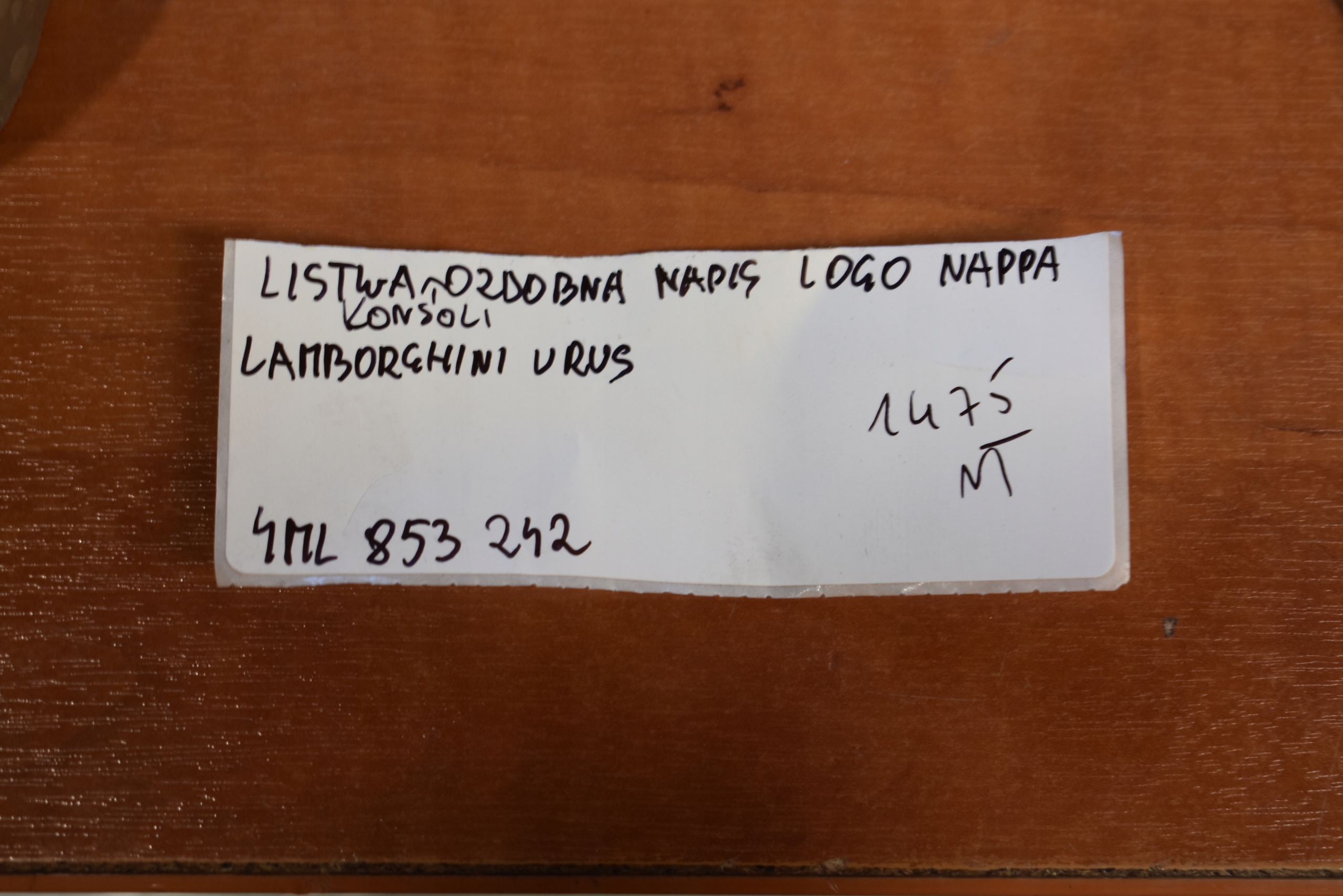 Moulage Console OZDOBNA NAPIS LOGO NAPPA LAMBORGHINI URUS 1