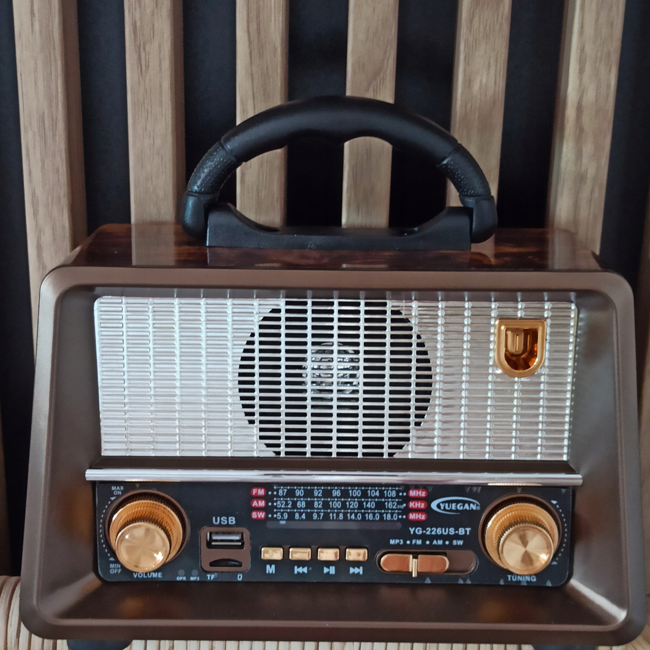 RADIO W STYLU VINTAGE RETRO z bluetoothem I PANELEM SOLARNYM Radio FM