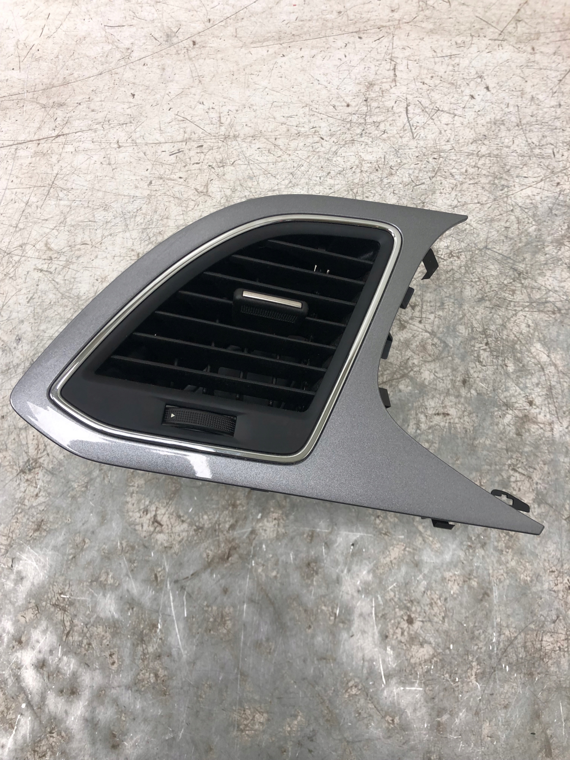 grid air conditioning devices left SEAT LEON III 5F1820901D