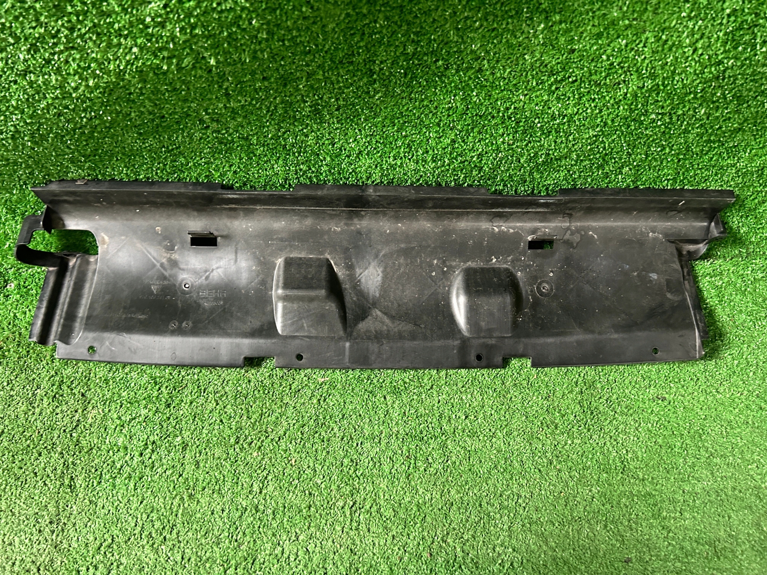 Porsche Panamera kryt obal chladiče 97010624102