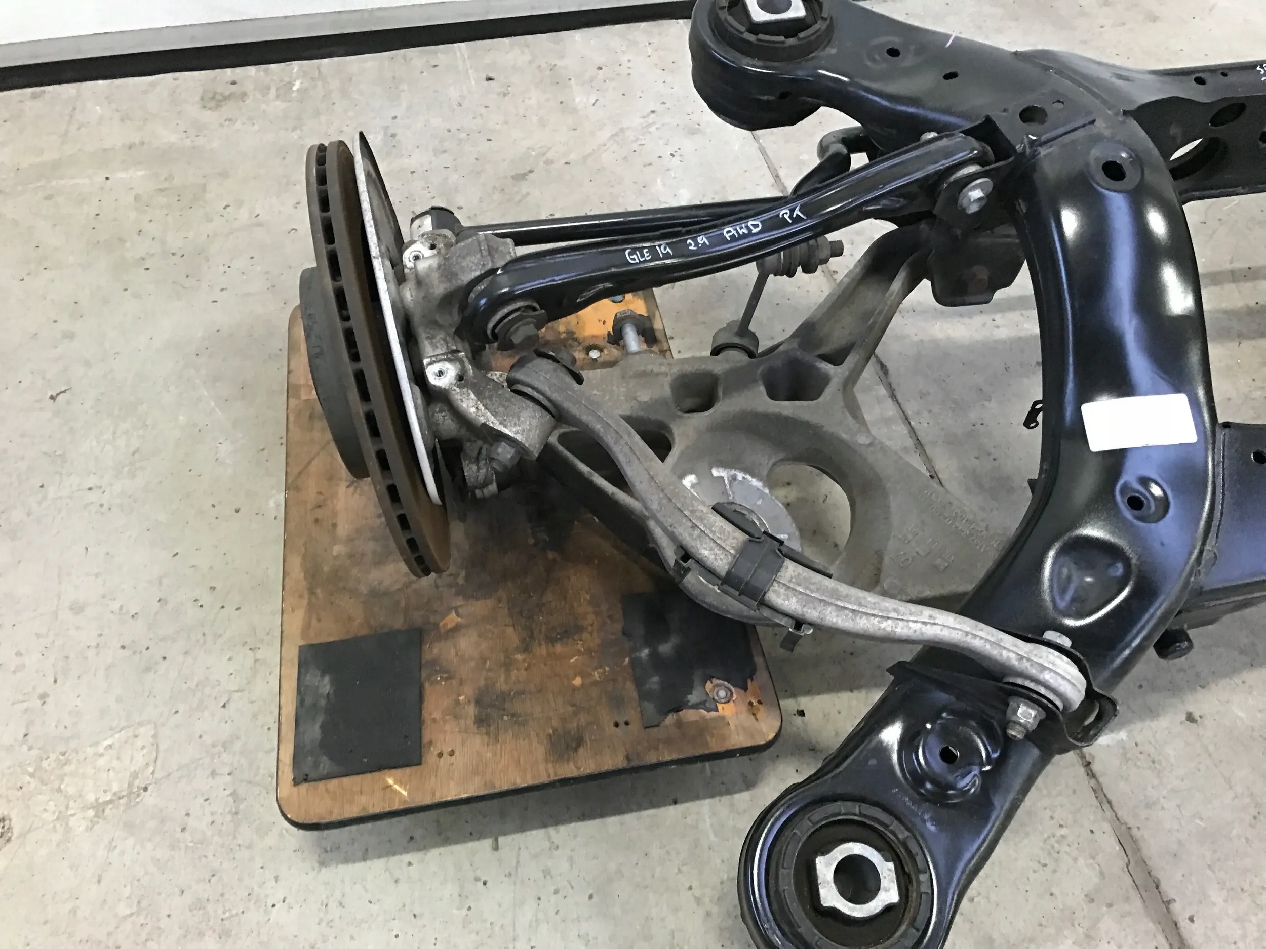 MERCEDES GLE 350 d W167 167 2020 ZWROTNICA PIASTA WAHACZE PRAWY TYŁ 16722R