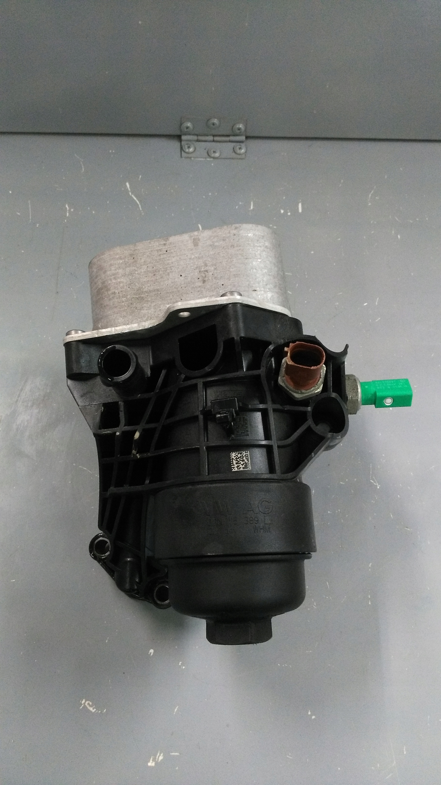 03N115389A - GOLF VII A3 8V масляный фильтр база охладитель