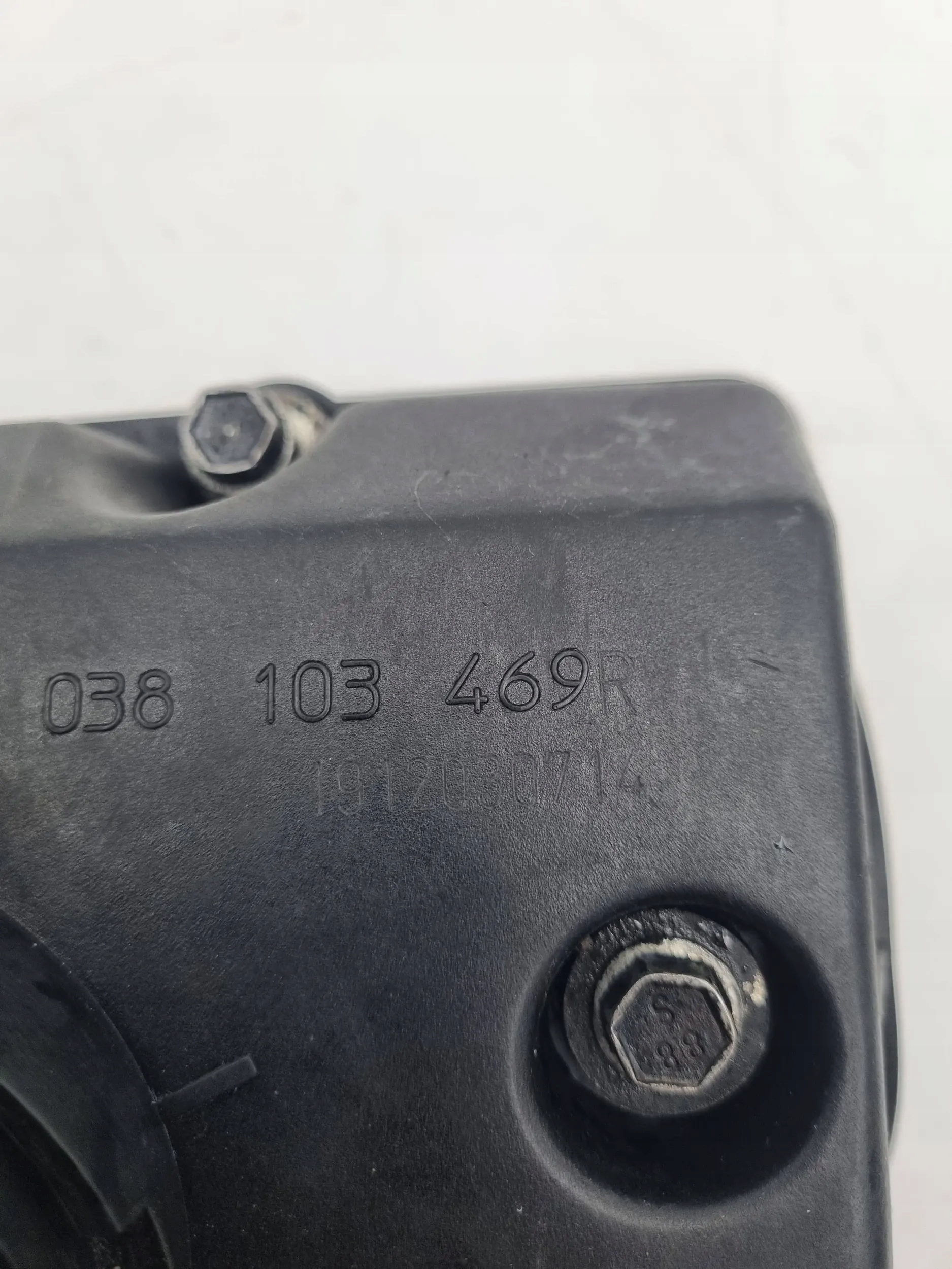 Abdeckung der Ventile 038103469R Audi A4 S4 B6 8E 8H 2004