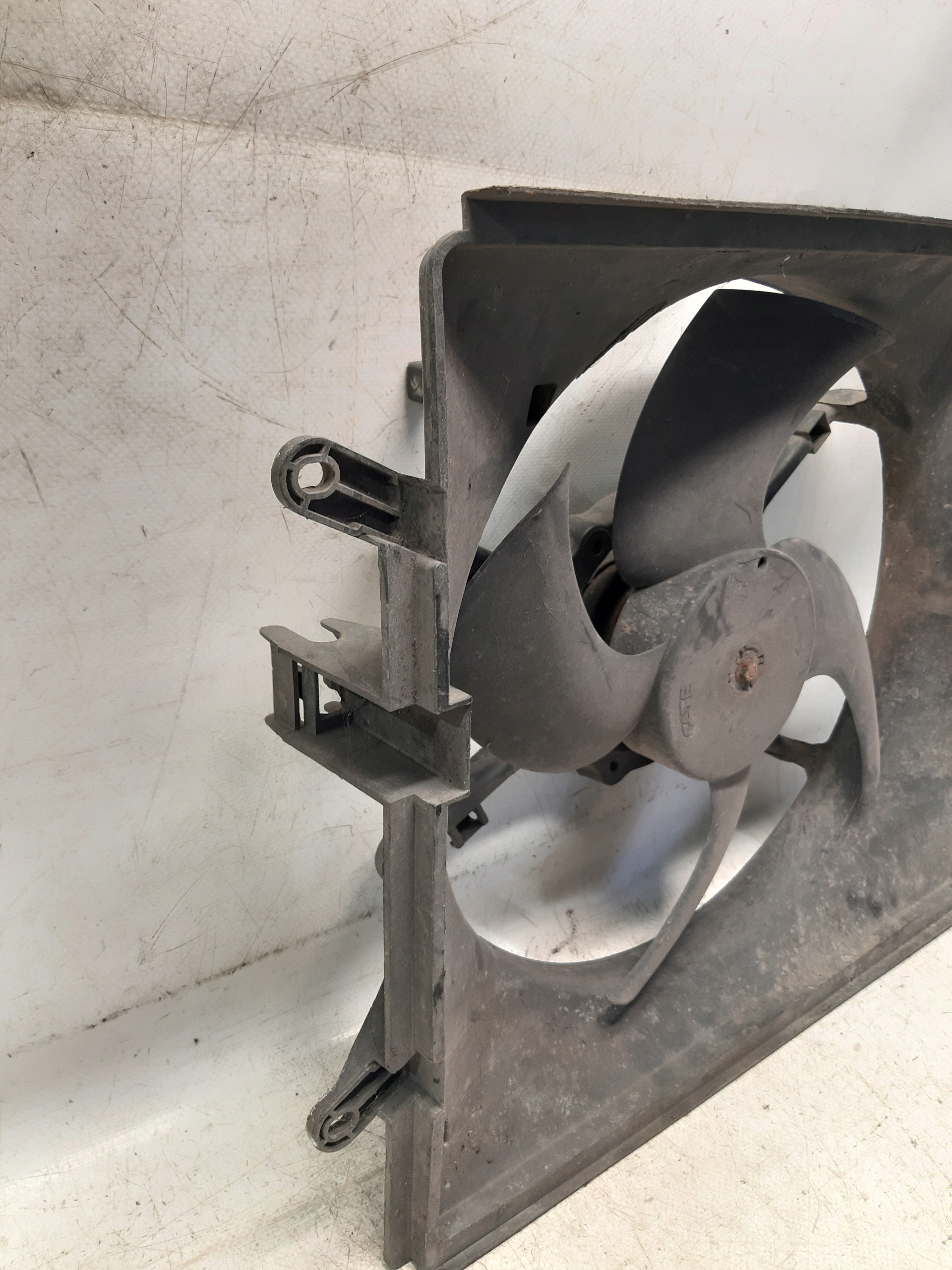 Ventola radiatore MITSUBISHI CARISMA e 1,6 1.8
