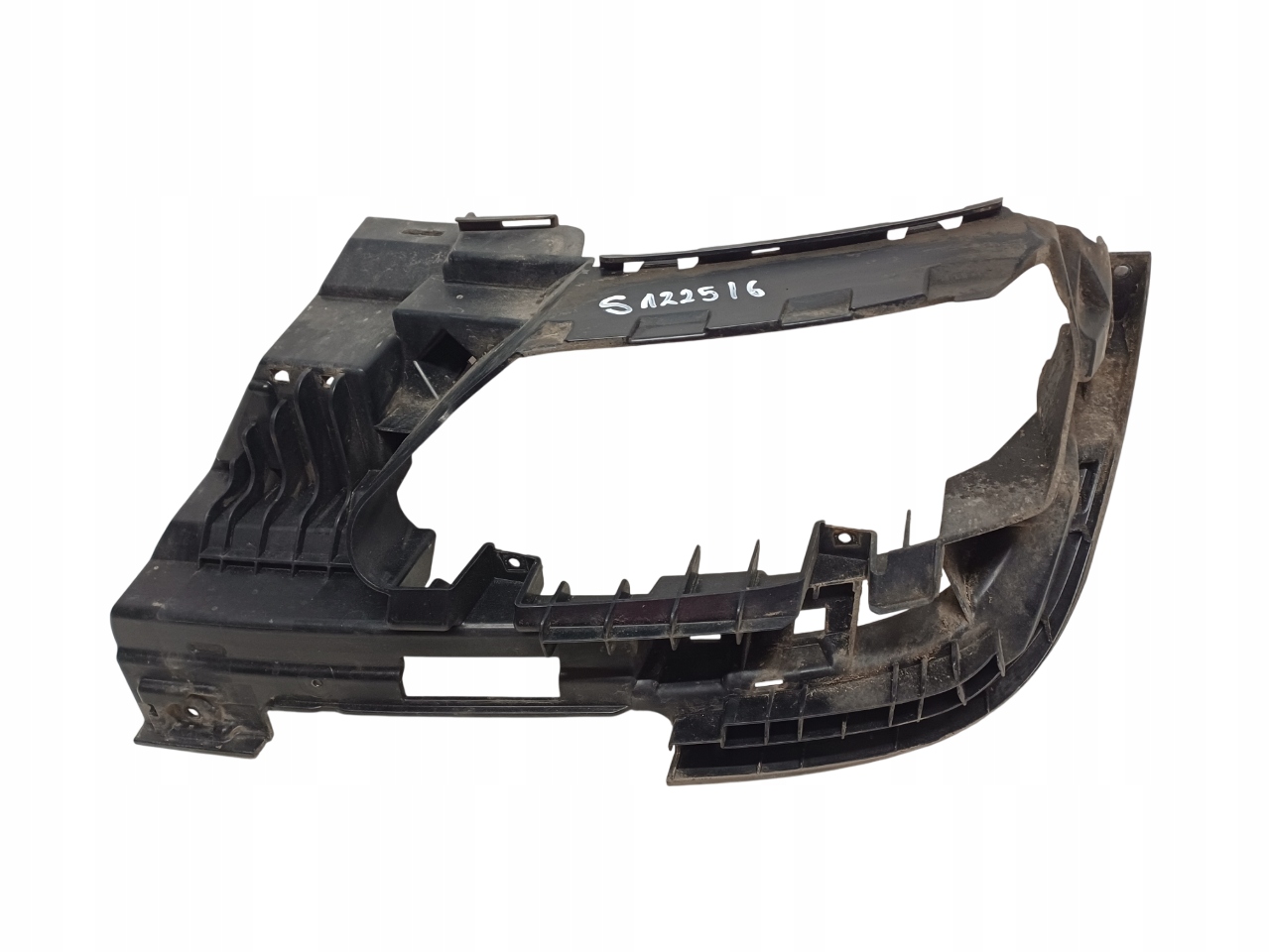 AUDI A4 B9 S-LINE 15- ŚLIZG MOCOWANIE KOŃCÓWKI WYDECHU LEWE 8W0807347F