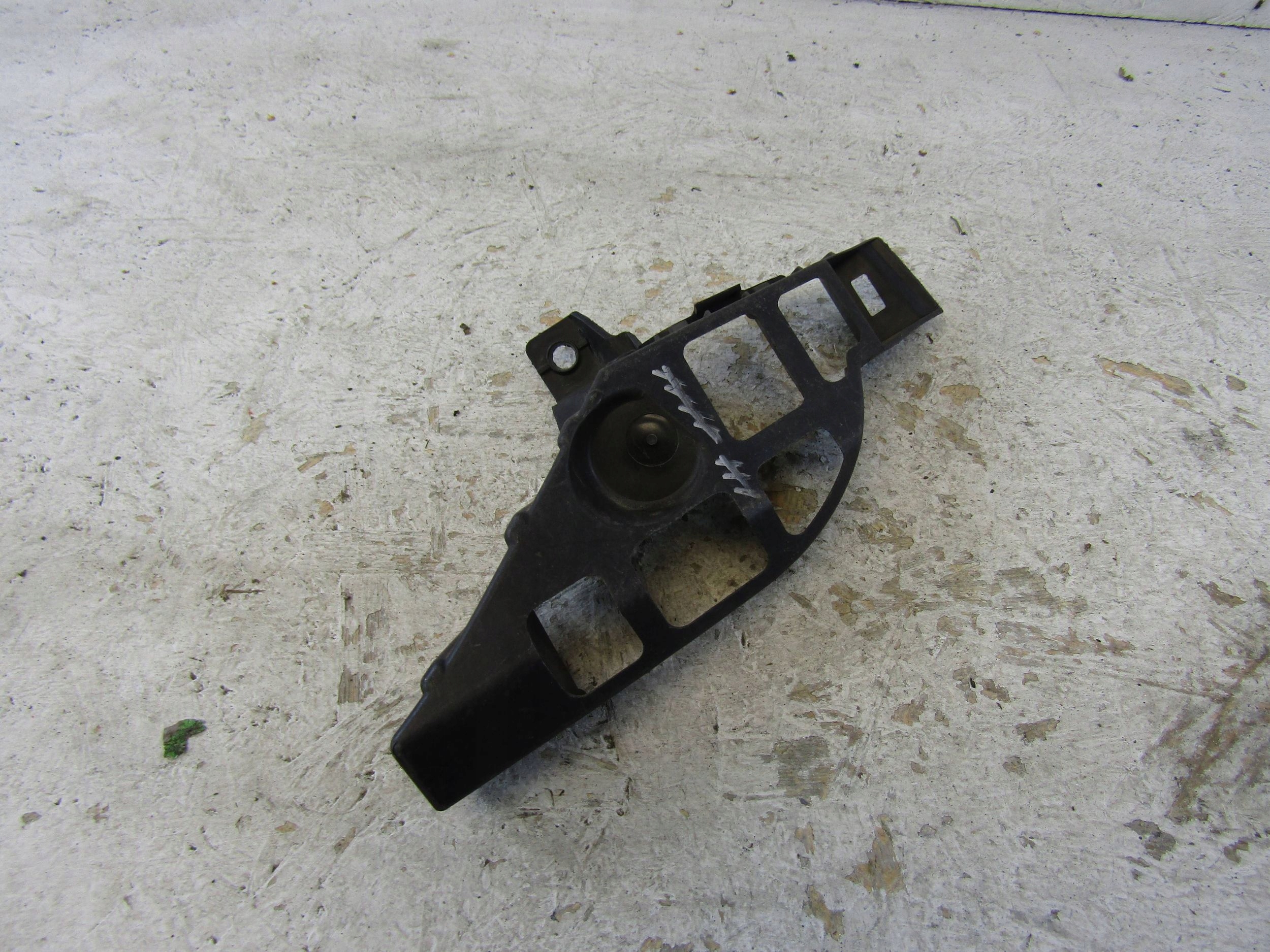 Seat Leon III HB bumper bracket right rear part 5F0807378