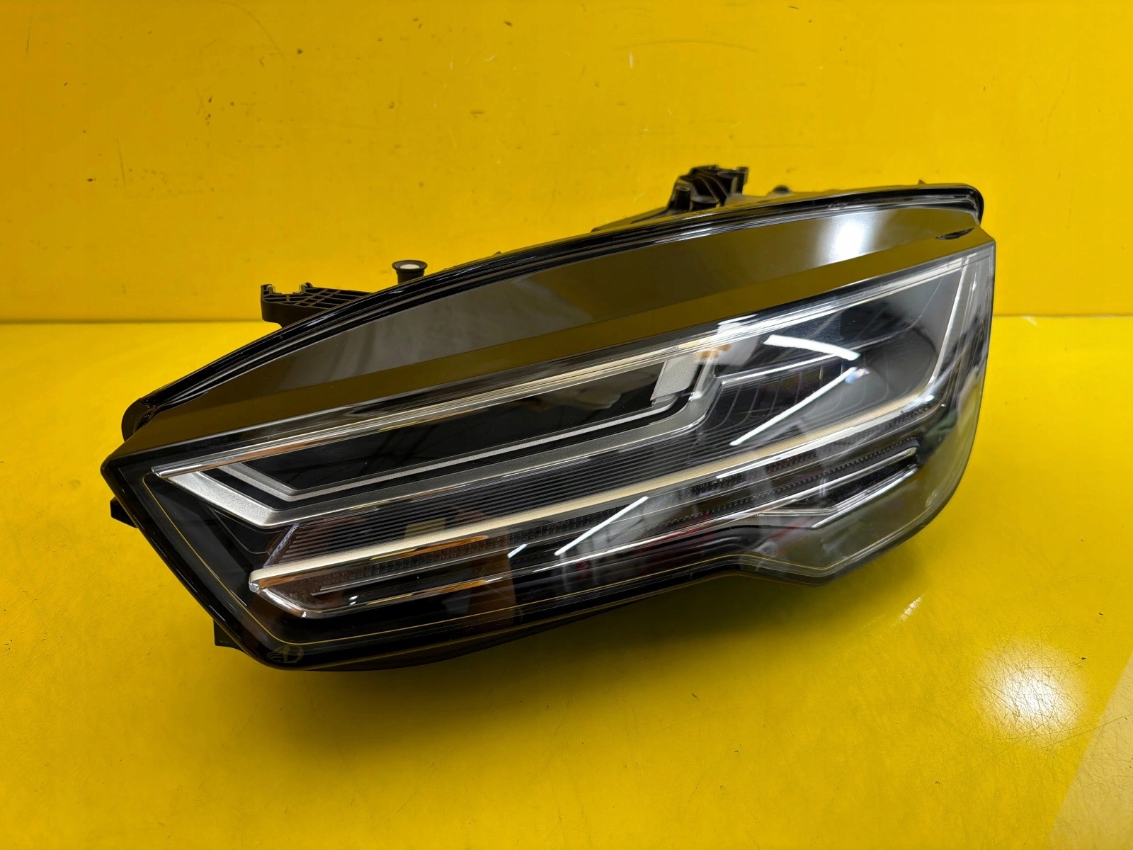 light left front Audi A7 C7 Lift Matrix 4G8941035
