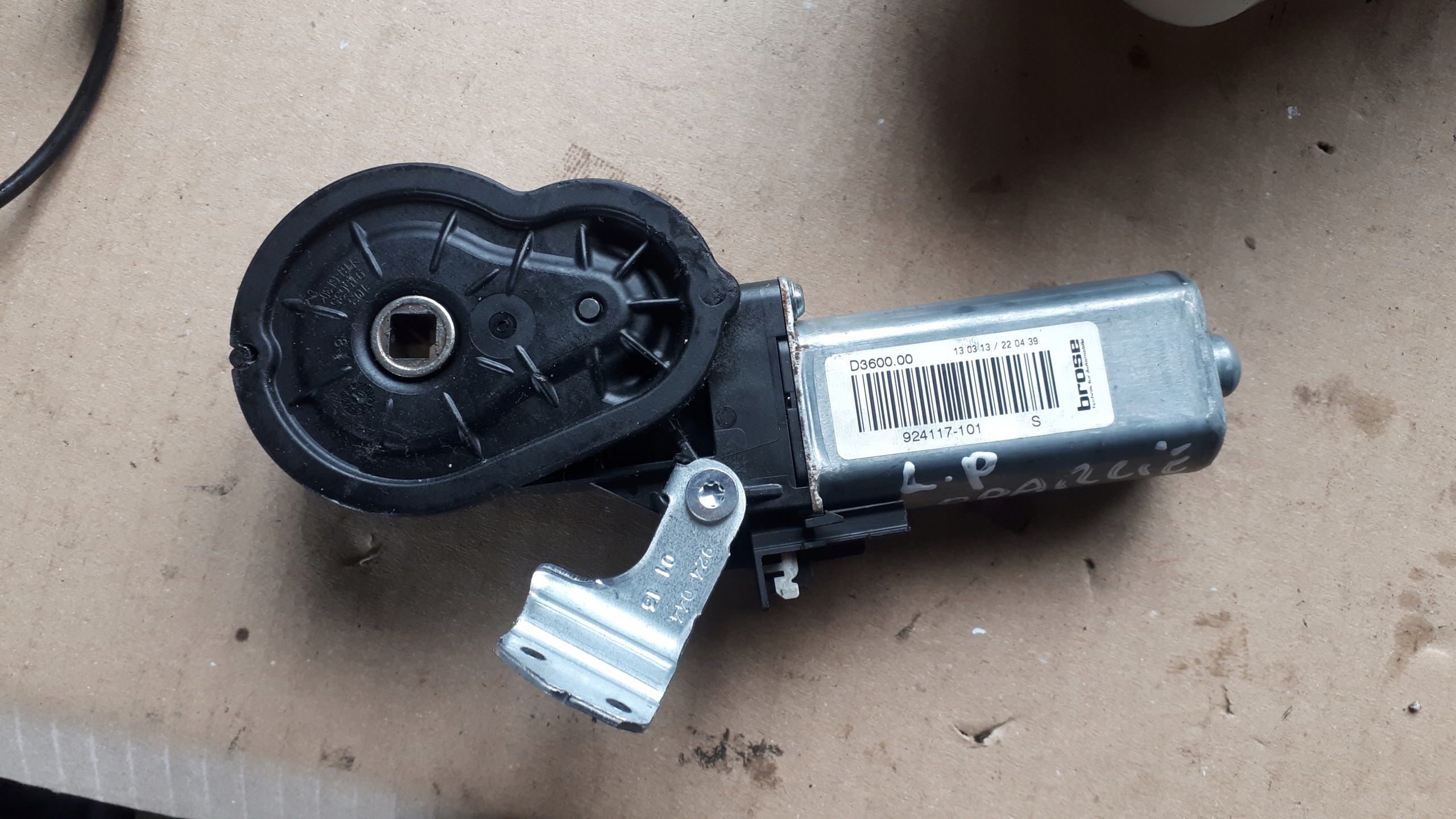 A6 C7 SILNICZEK REGULACJI FOTELA D3600 00 A7