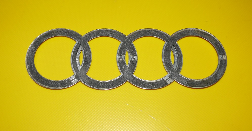 LOGO EMBLEMAT bonnet boot "OOOO" AUDI A8 D2 94-02r. 4D0853742A