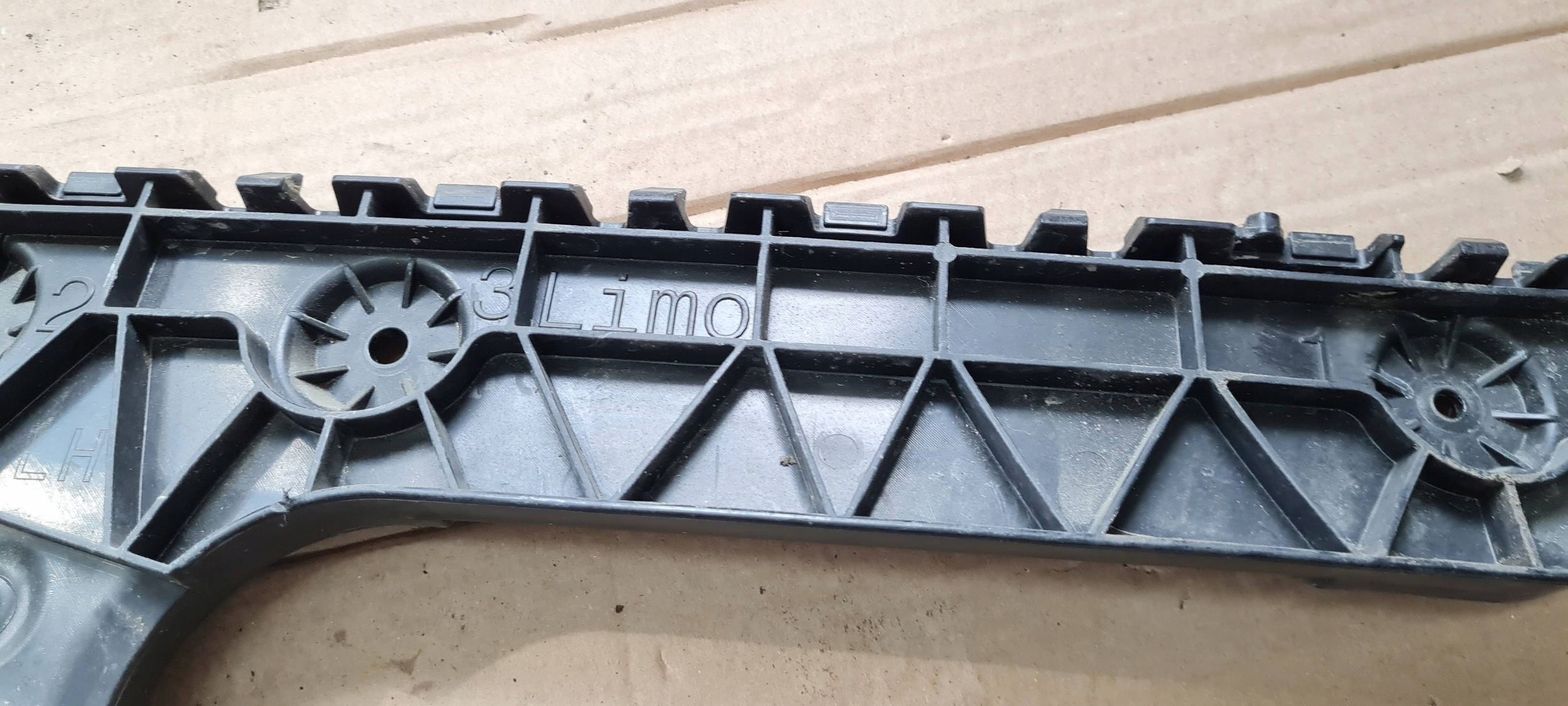 A6 C8 4K Support Poignée Support plaque Pare choc Gauche Arrière Berline 4K5807453