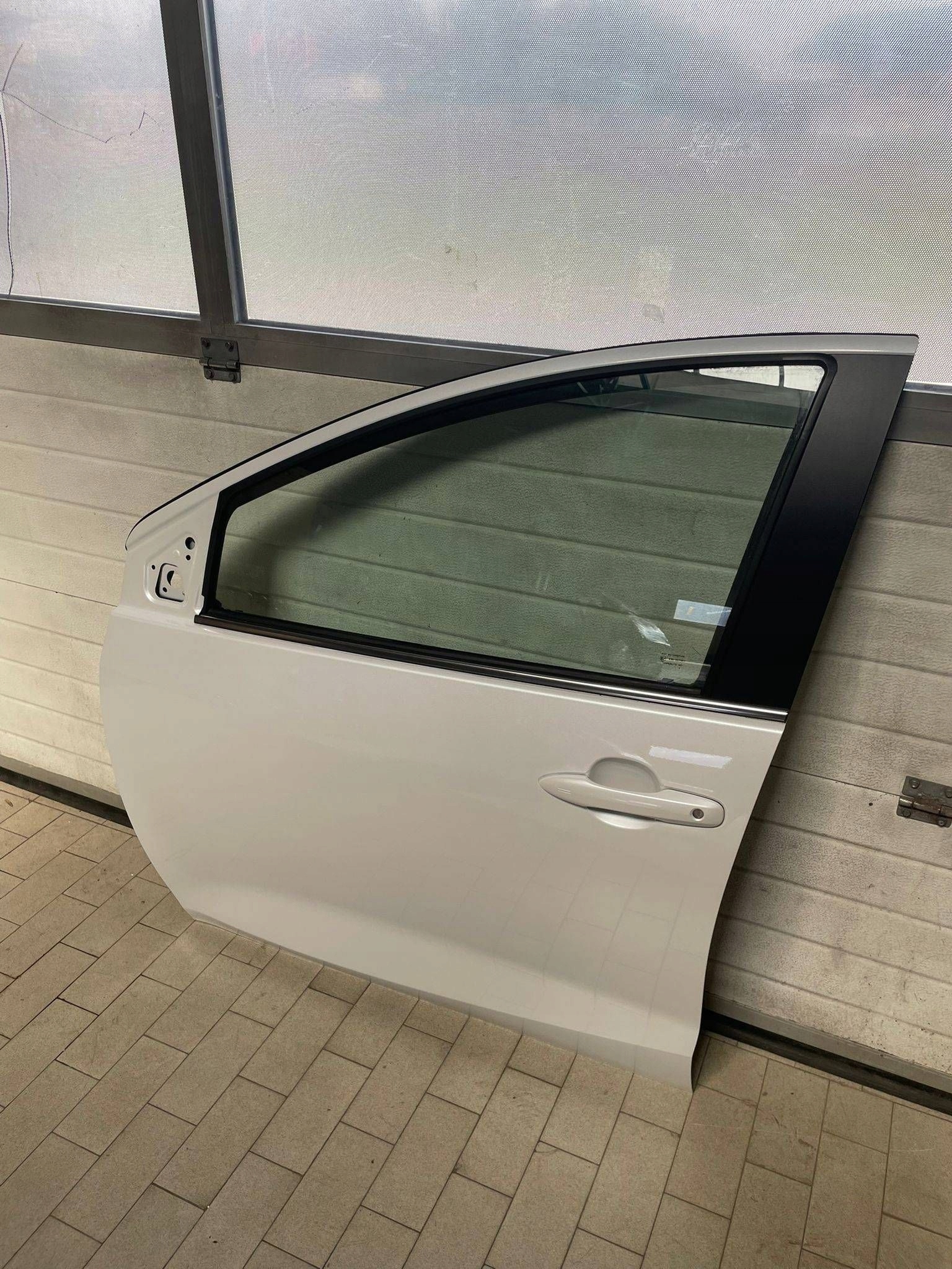 door front front side left Mazda 2 2024rok mouldings CHROM as new! 089