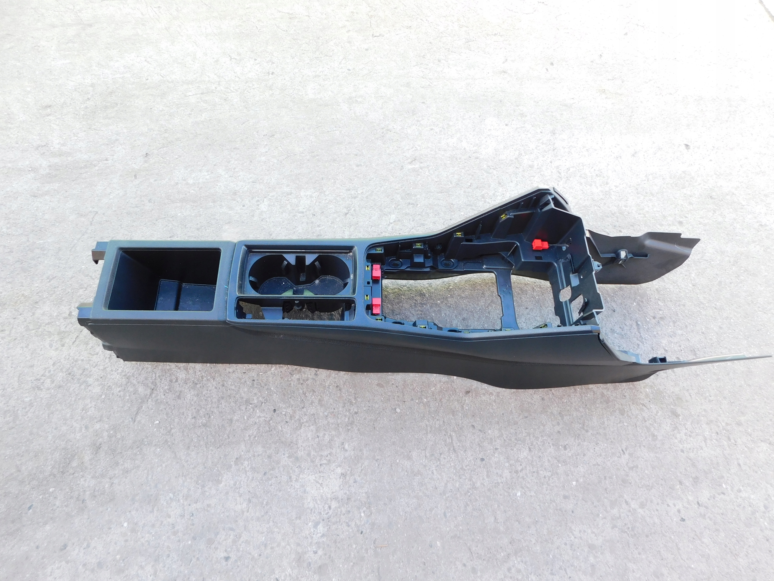 AUDI Q3 83A Console tunel Moyenne 83C863242