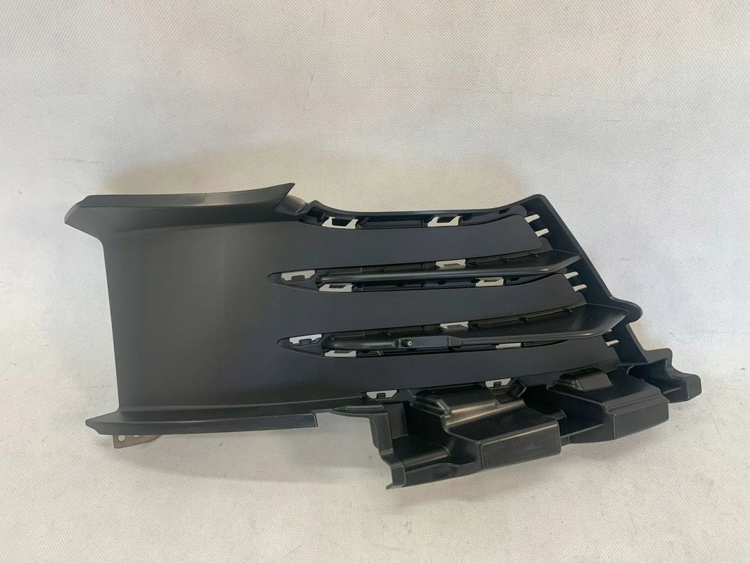 Cupra Born 21r grille krata right bumper 2021 10E807884B 01.25