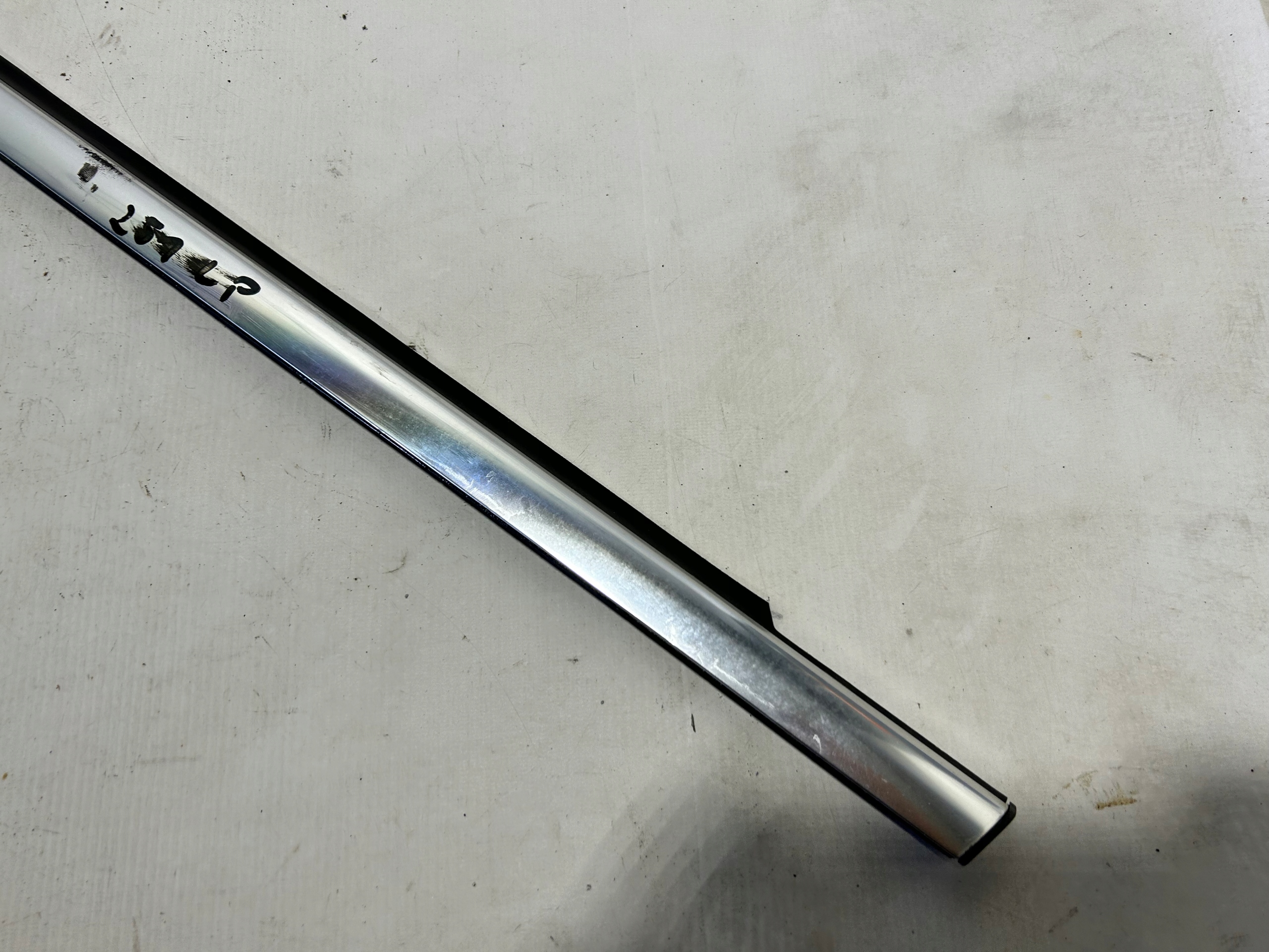 moulding door left front dust CHROM MERCEDES W251
