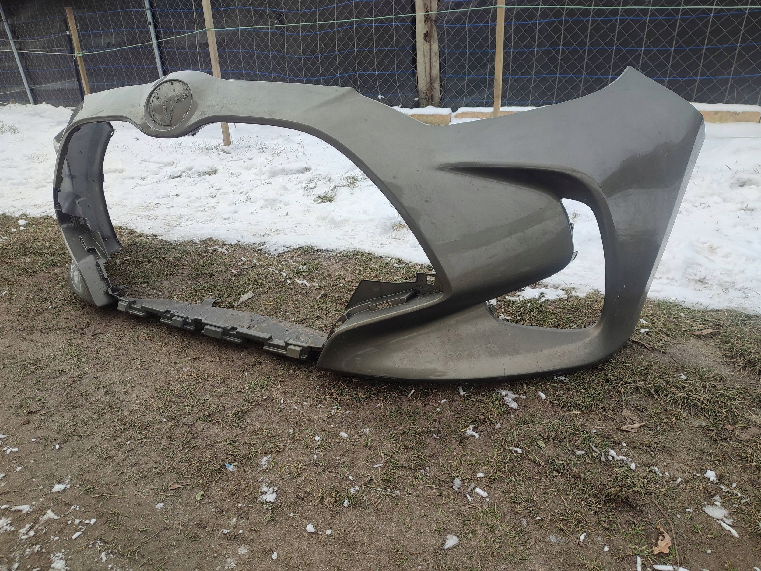 бампер передний TOYOTA YARIS IV 4