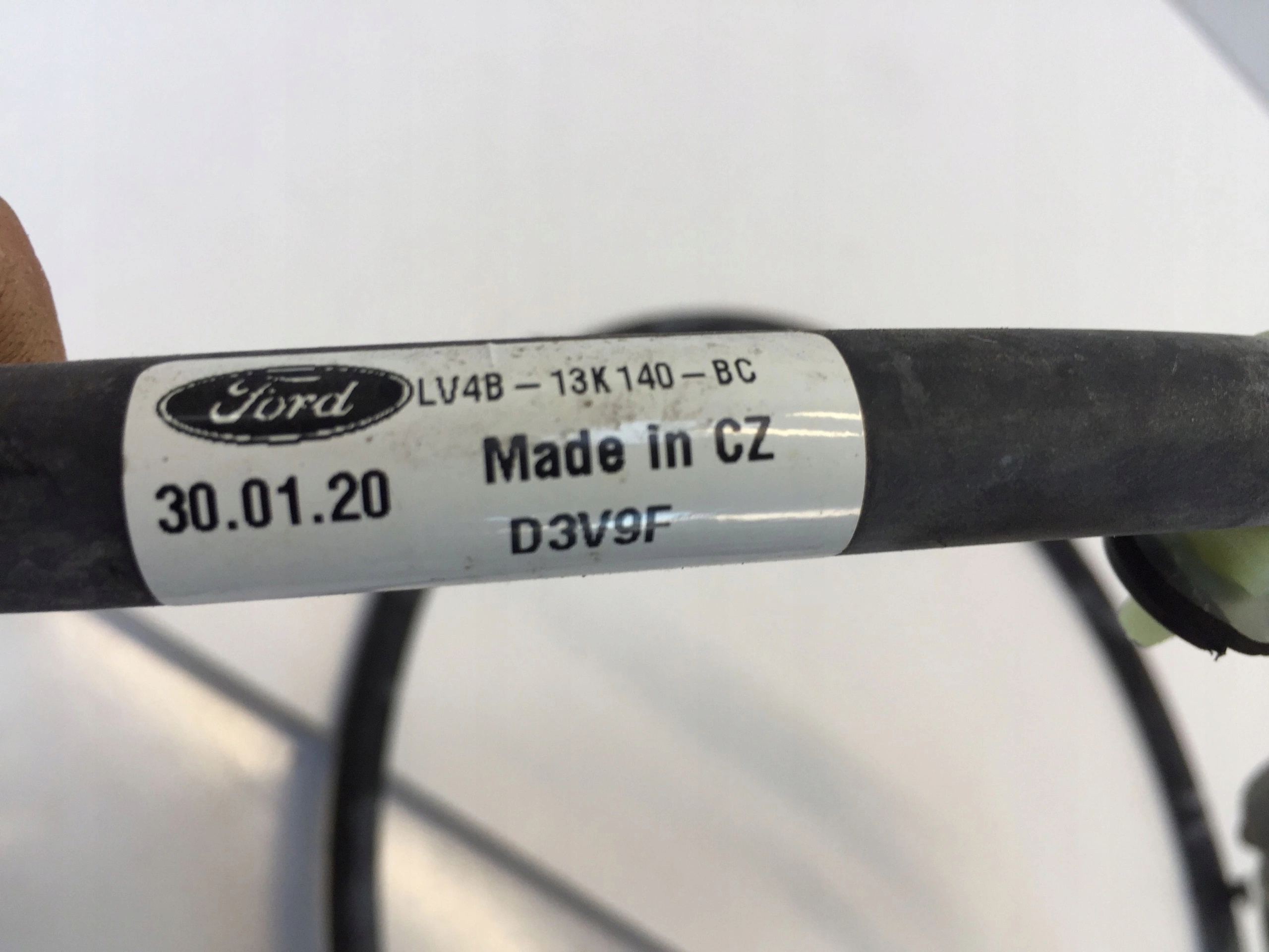 LV4B-13K140-BC - FORD KUGA MK3 ПЕРЕДНИЙ БАМПЕР ВОДОПРОВОД