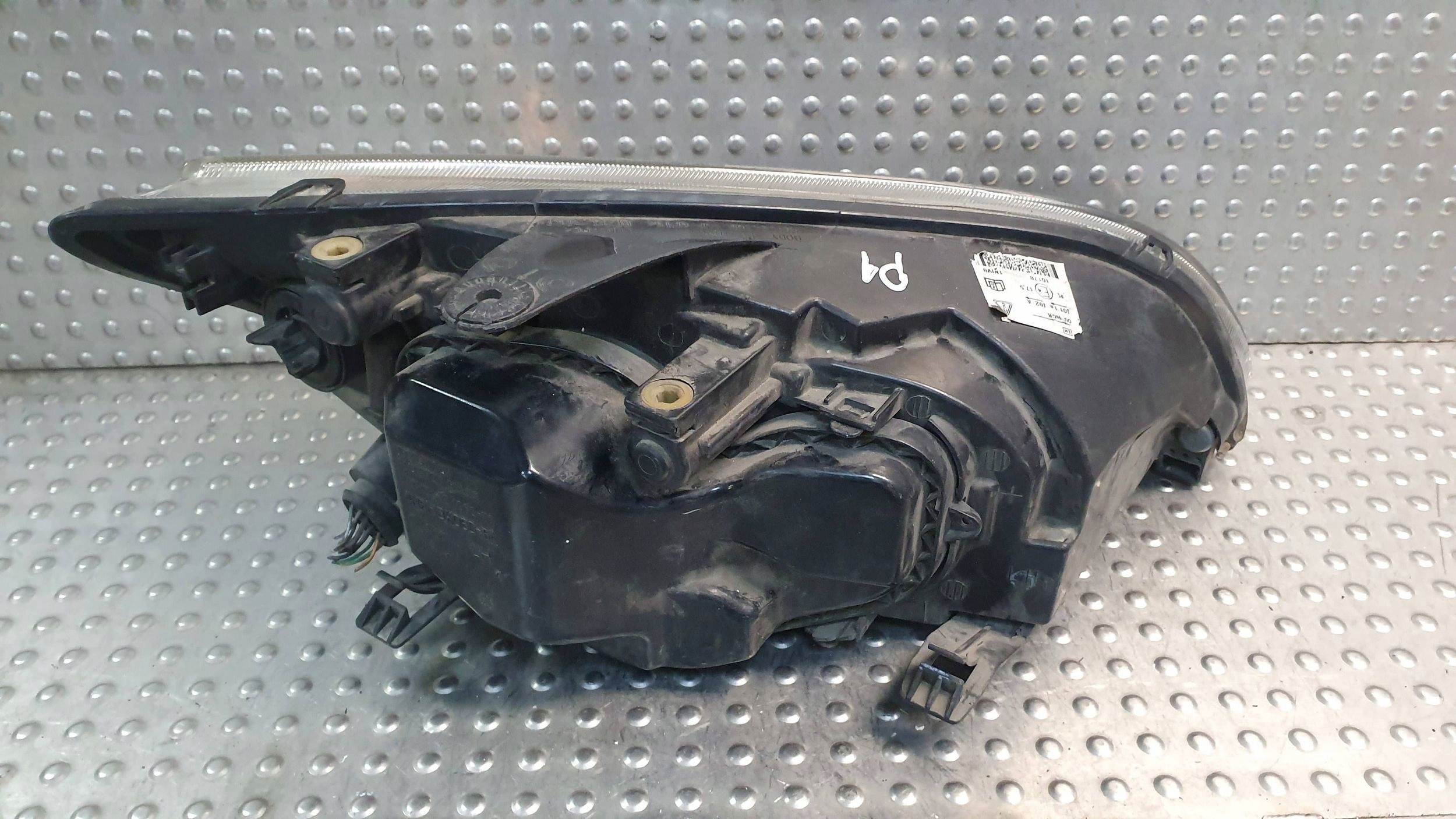 Feux phare Avant Gauche FORD FOCUS MK2 04