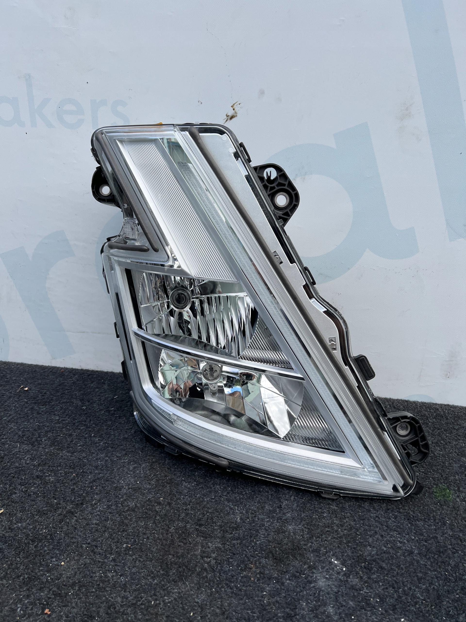 VOLVO FH 2020- LAMPA PRZEDNIA PRAWA 23752665 LED