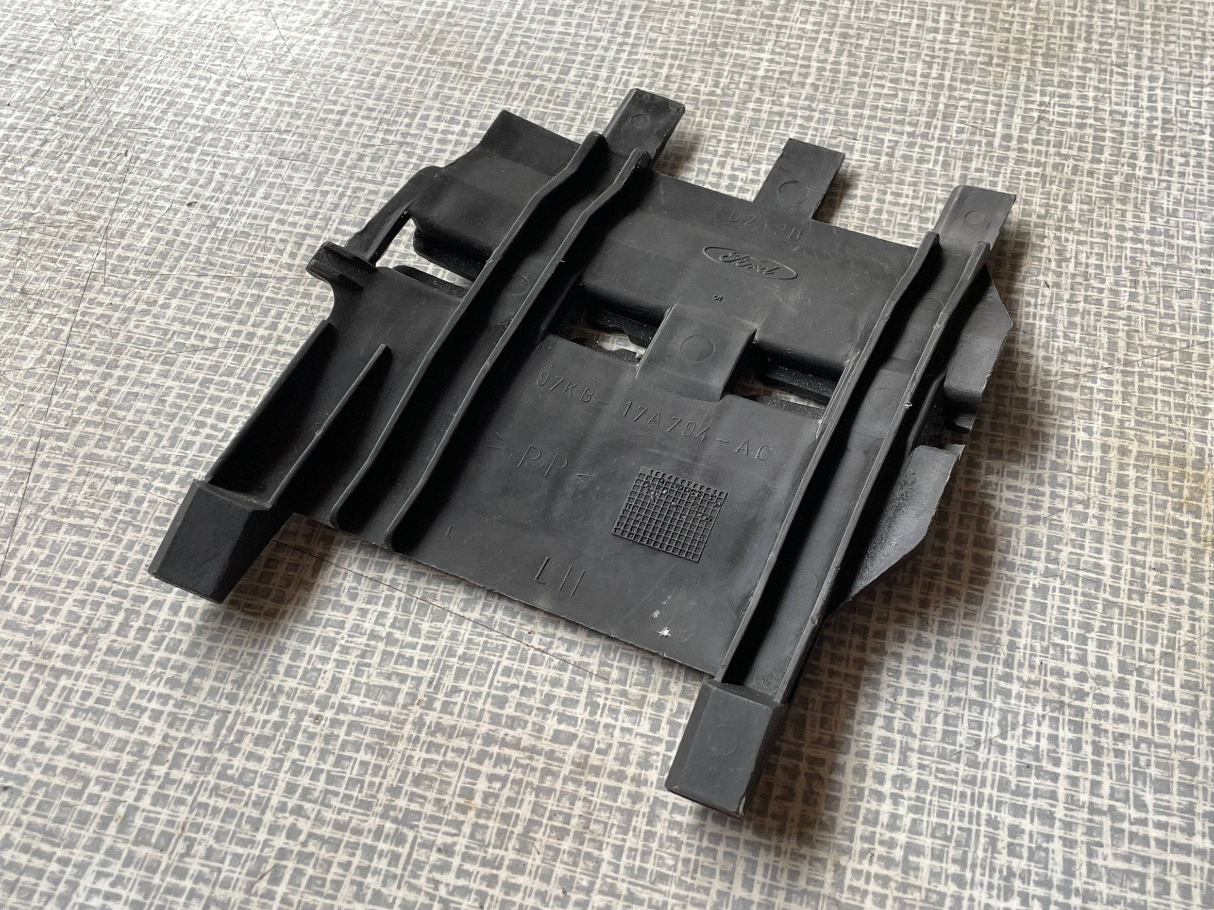 97KB17A794AC bracket of a bumper Ford Ka Type RBT, front bumper left !J