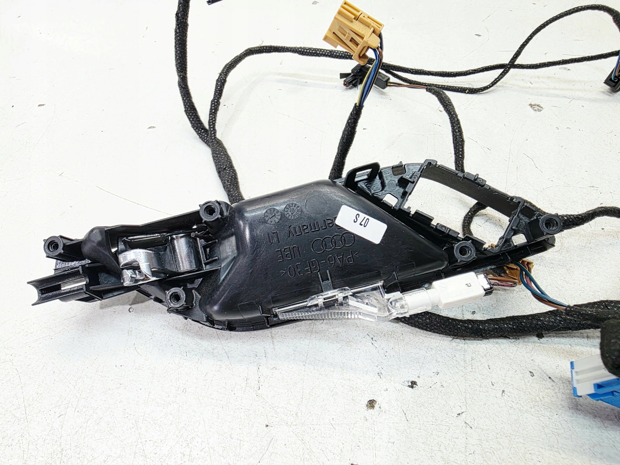 handle door left front AUDI A3 8V SPORTBACK 8V3837019A 8V4971035B