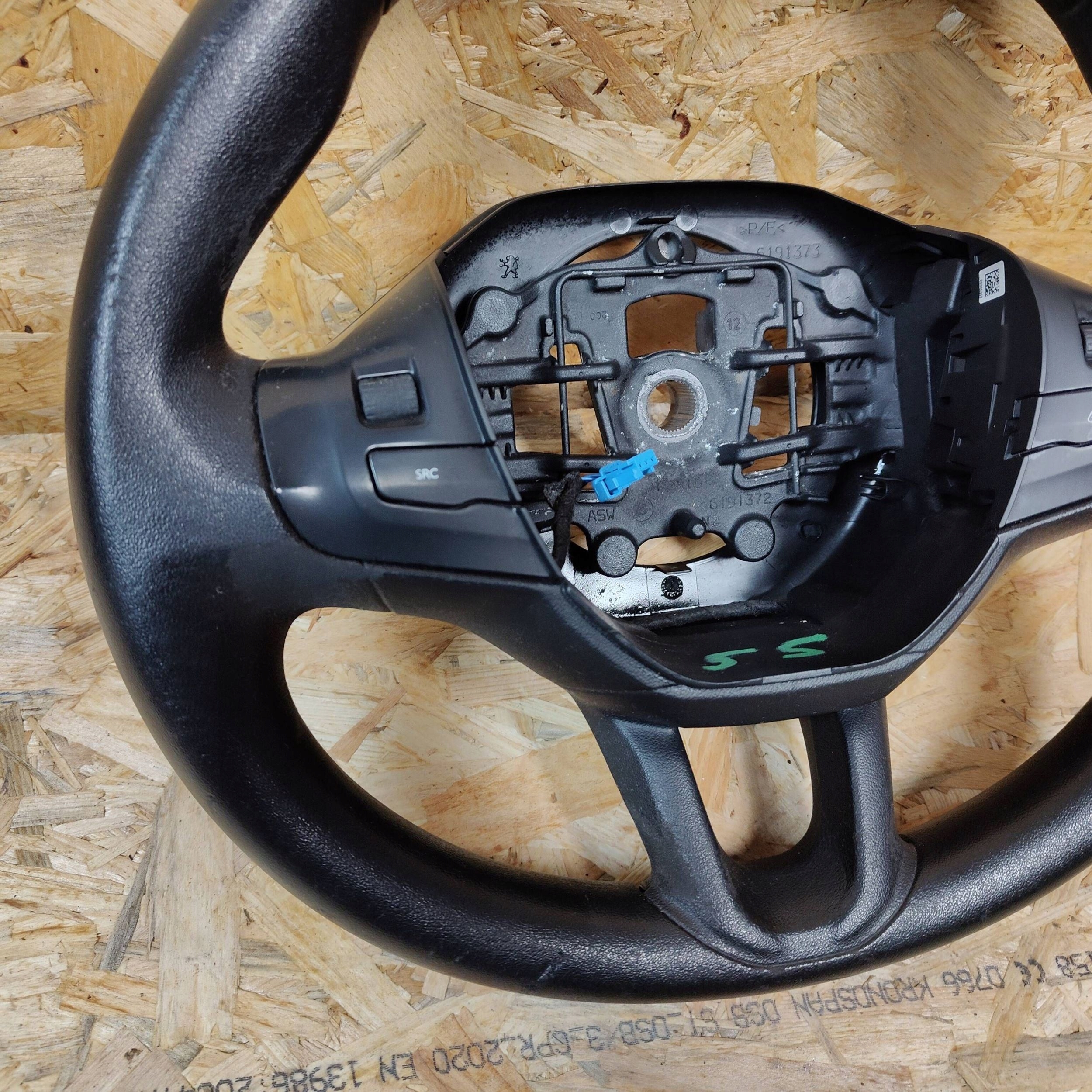 volante Peugeot 208 e 96750123ZD