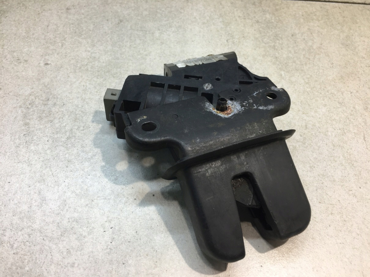 lock bonnet boot VW PASSAT B6 sedan 4E0827505C