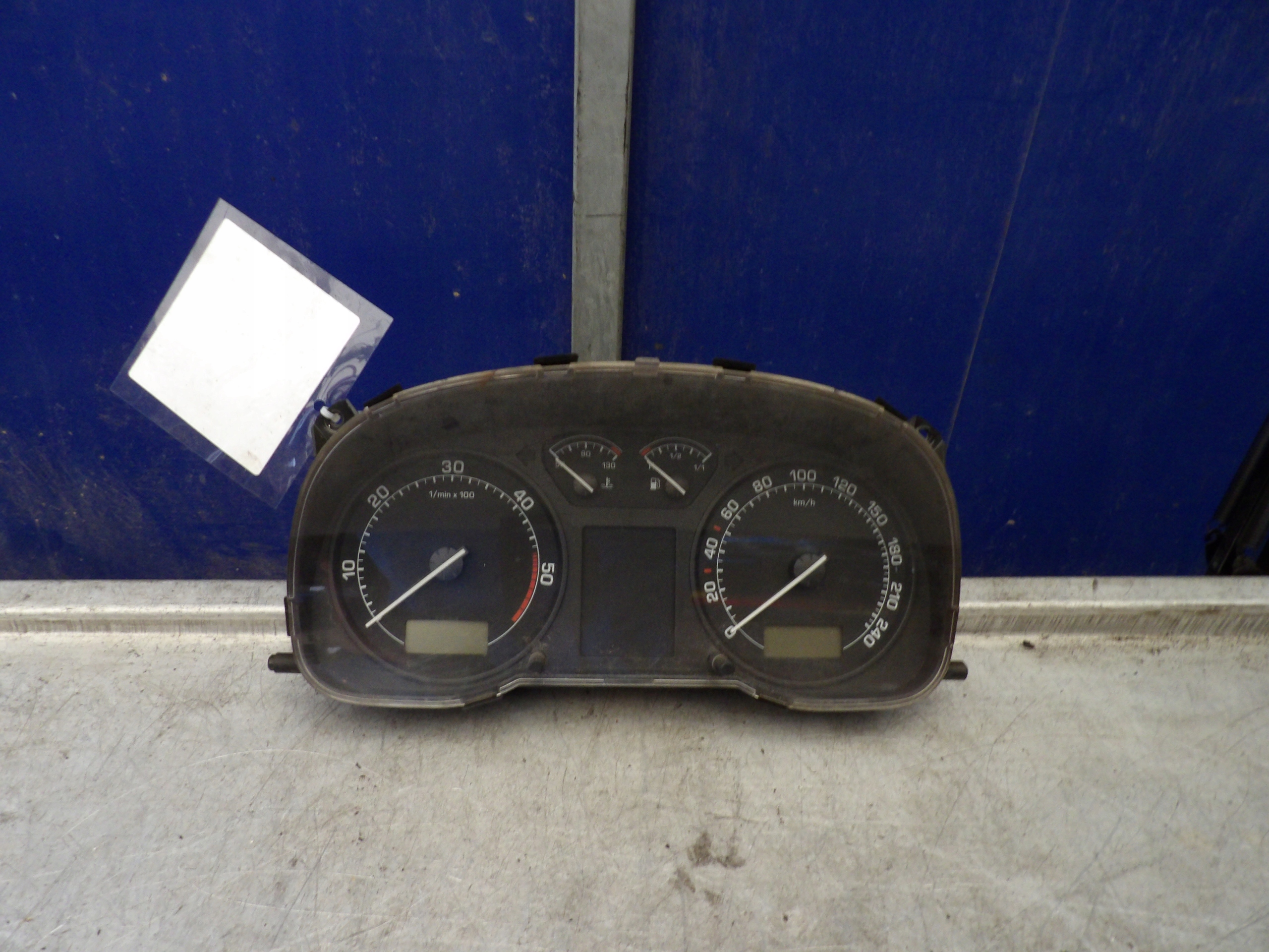 Skoda Octavia and dials 1U0920811J