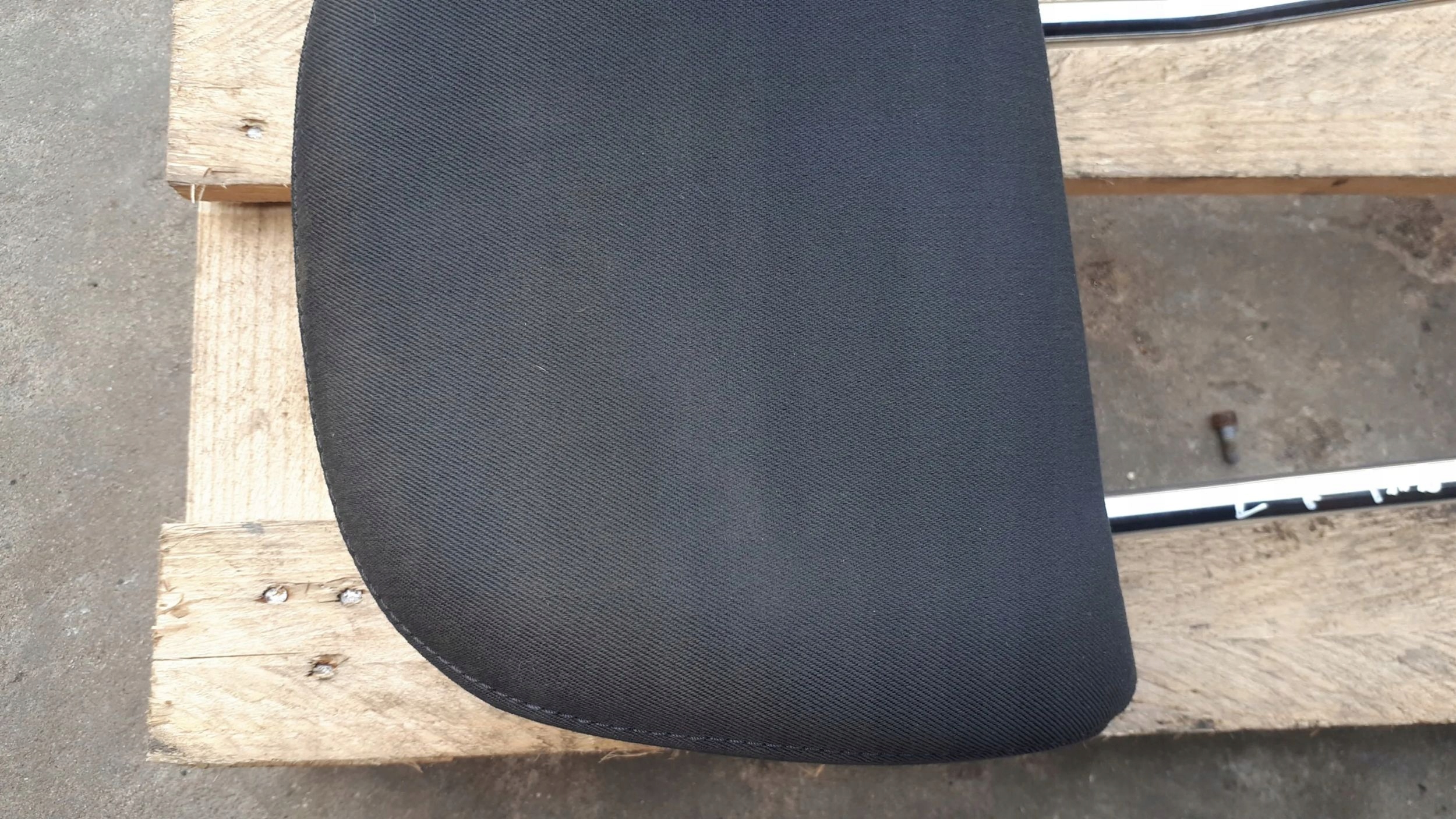 A4 B9 8W rest left front WELUR