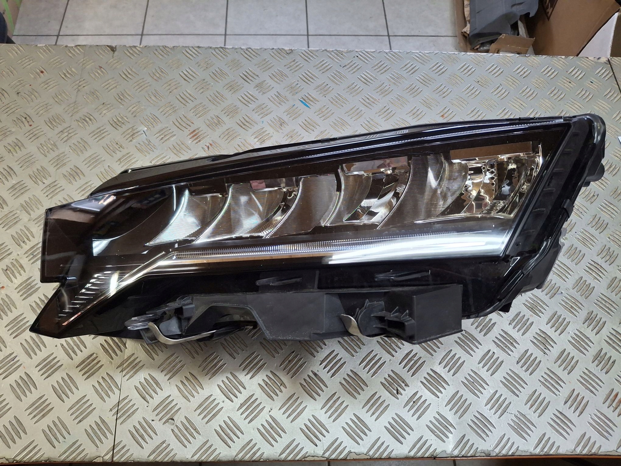 light left front FULL LED SKODA OCTAVIA IV LIFT 2024R->