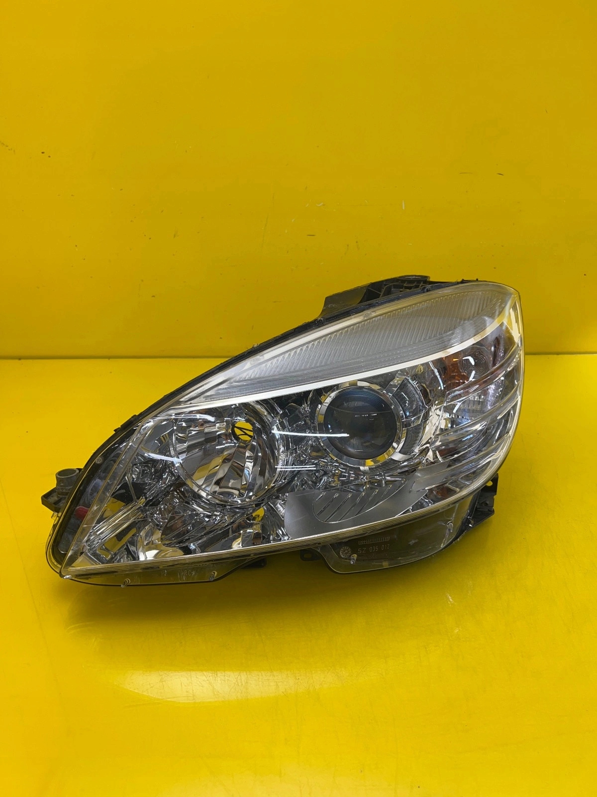 light left Mercedes C-Klasa W204 A2048208361