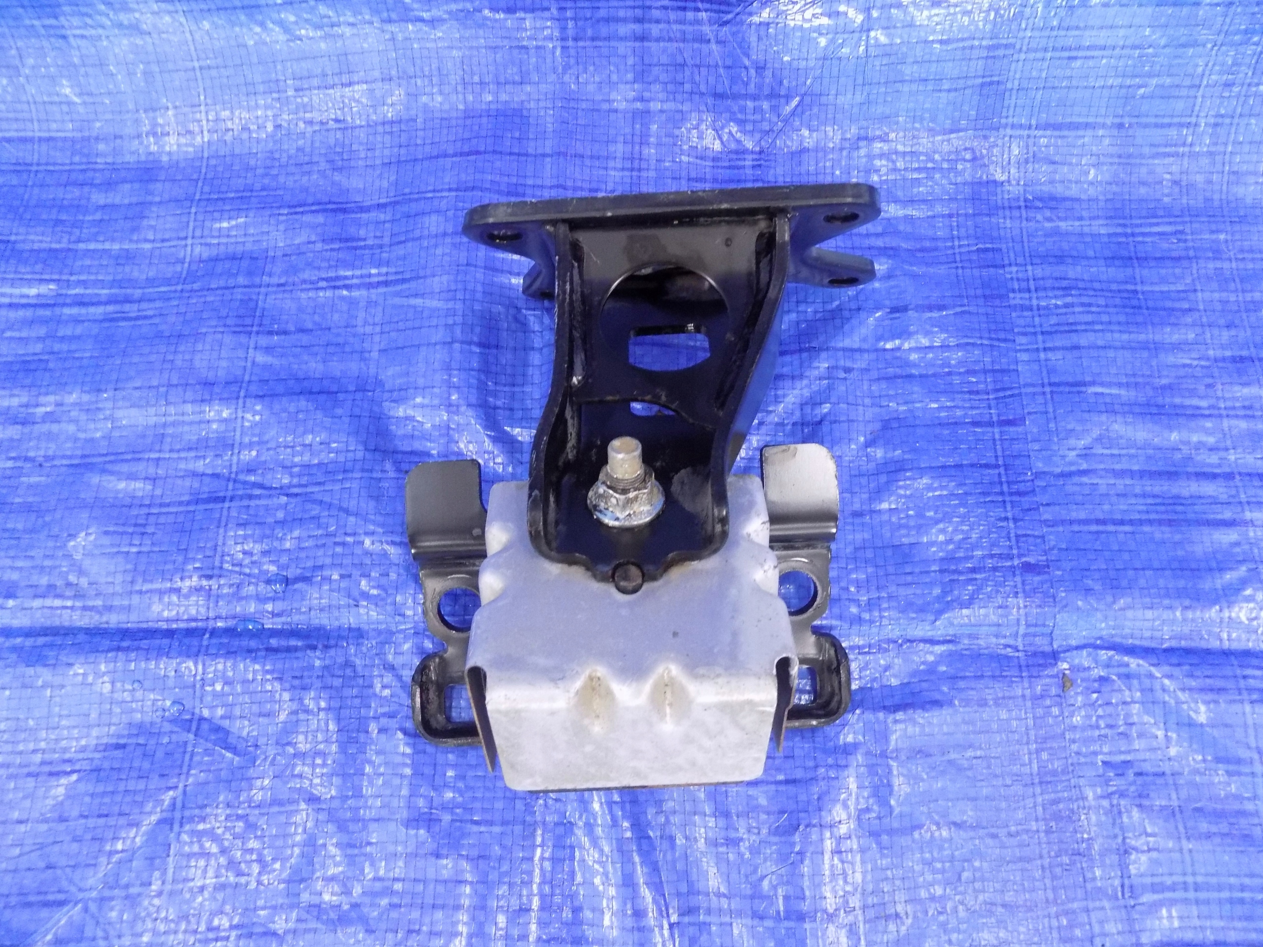 holder engine mount NAVARA NP300 D23 ALASKAN 2,3