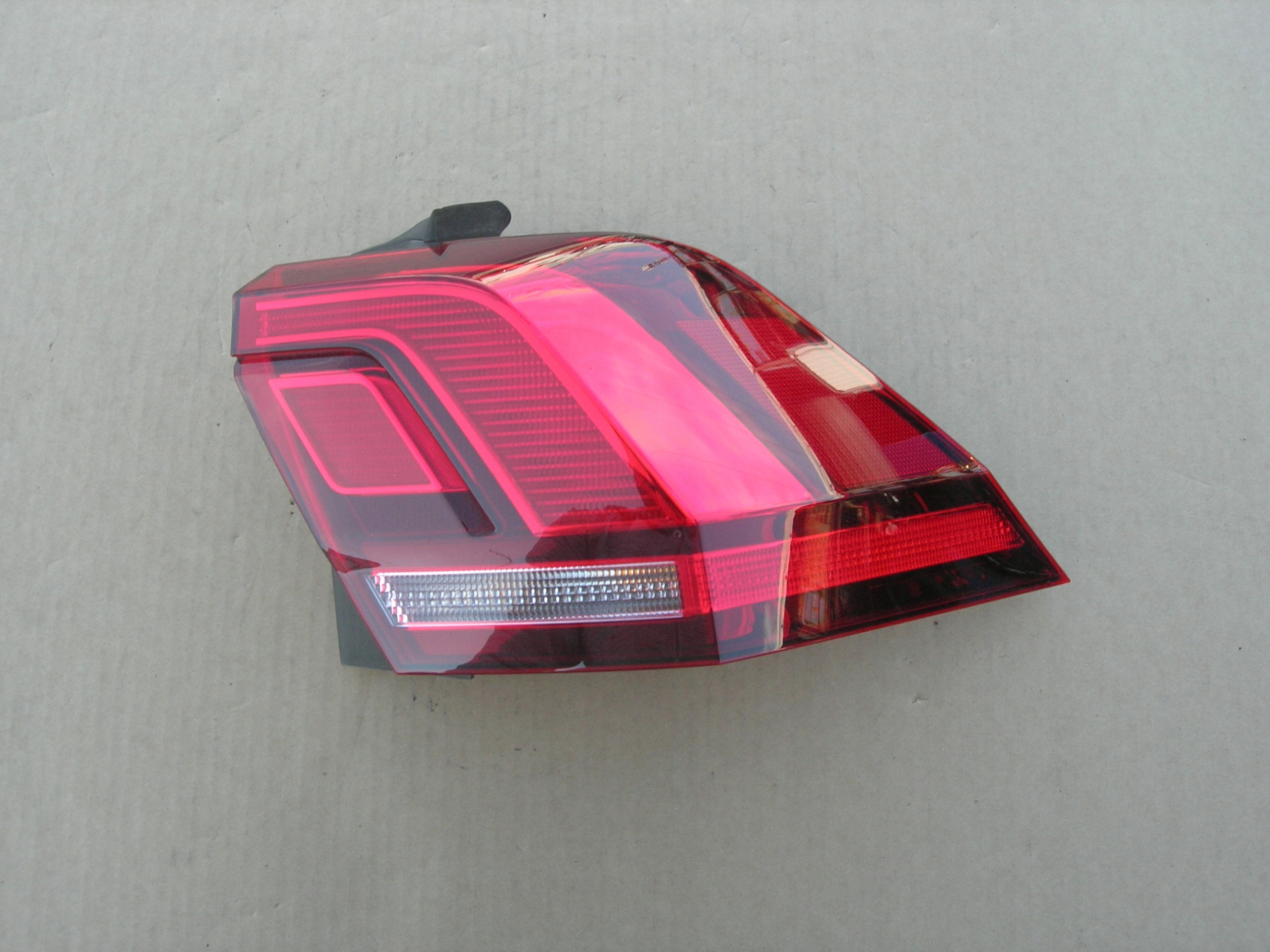 LAMPA RT W BŁOTNIK VW TIGUAN II LED 5NA945096D Producent części Volkswagen OE