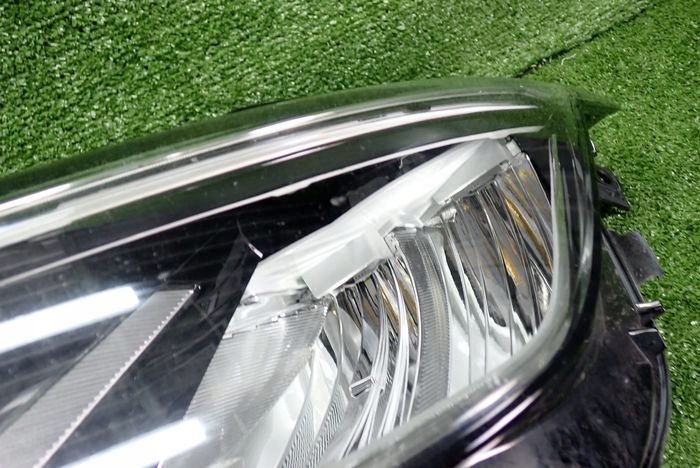 VW GOLF VIII LED 19- reflektor links Licht links