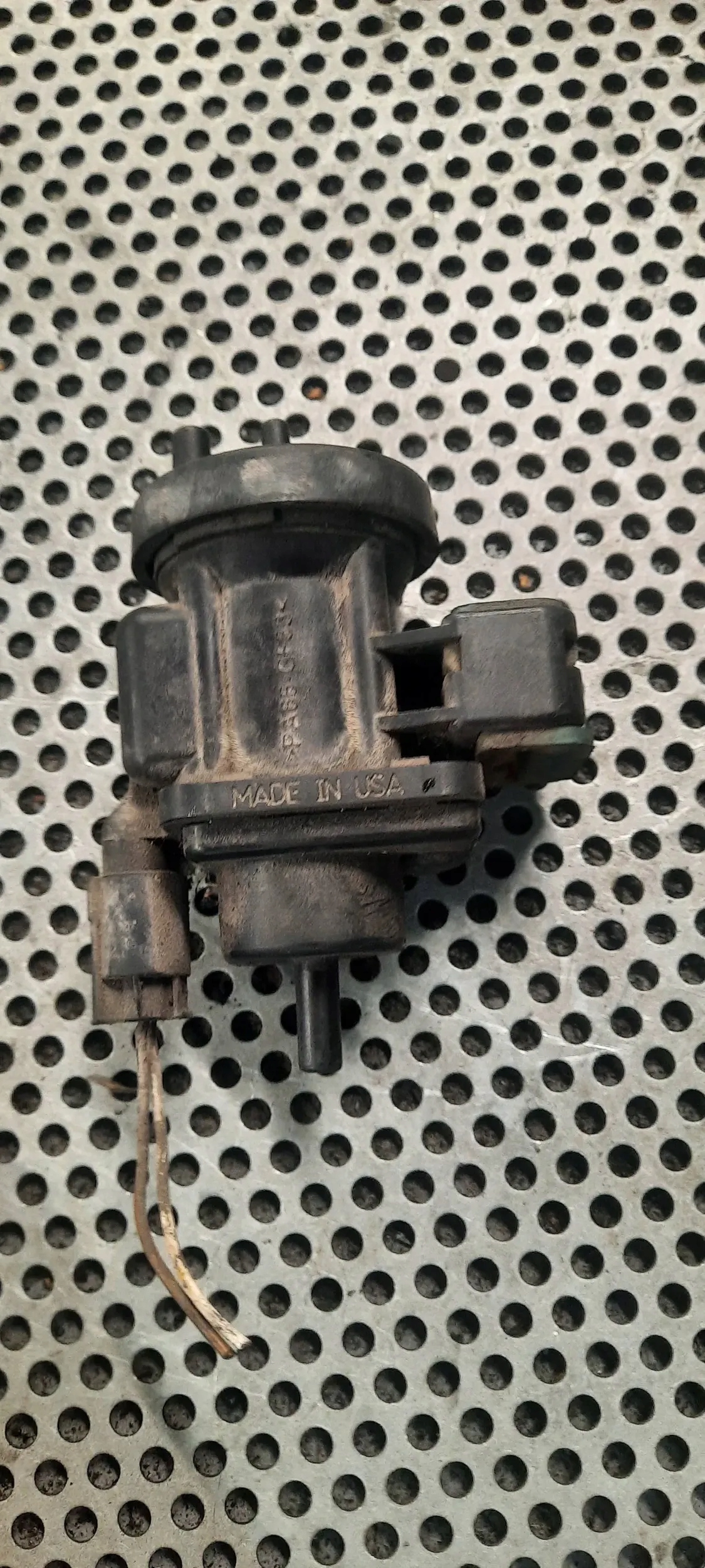 ZAWÓR PODCIŚNIENIA 4715396 MERCEDES SPRINTER Producent części Mercedes-Benz OE